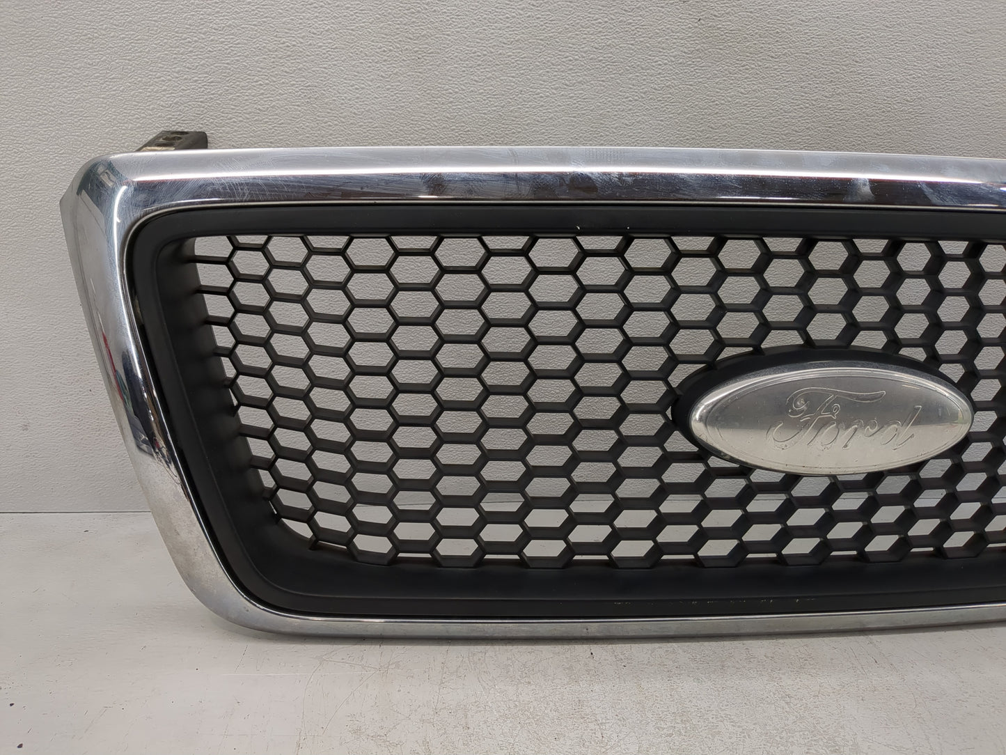 2006-2008 Ford F-150 Front Grille Bumper Not Included - Oemusedautoparts1.com