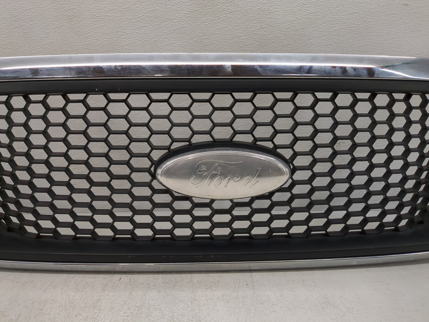 2006-2008 Ford F-150 Front Grille Bumper Not Included - Oemusedautoparts1.com