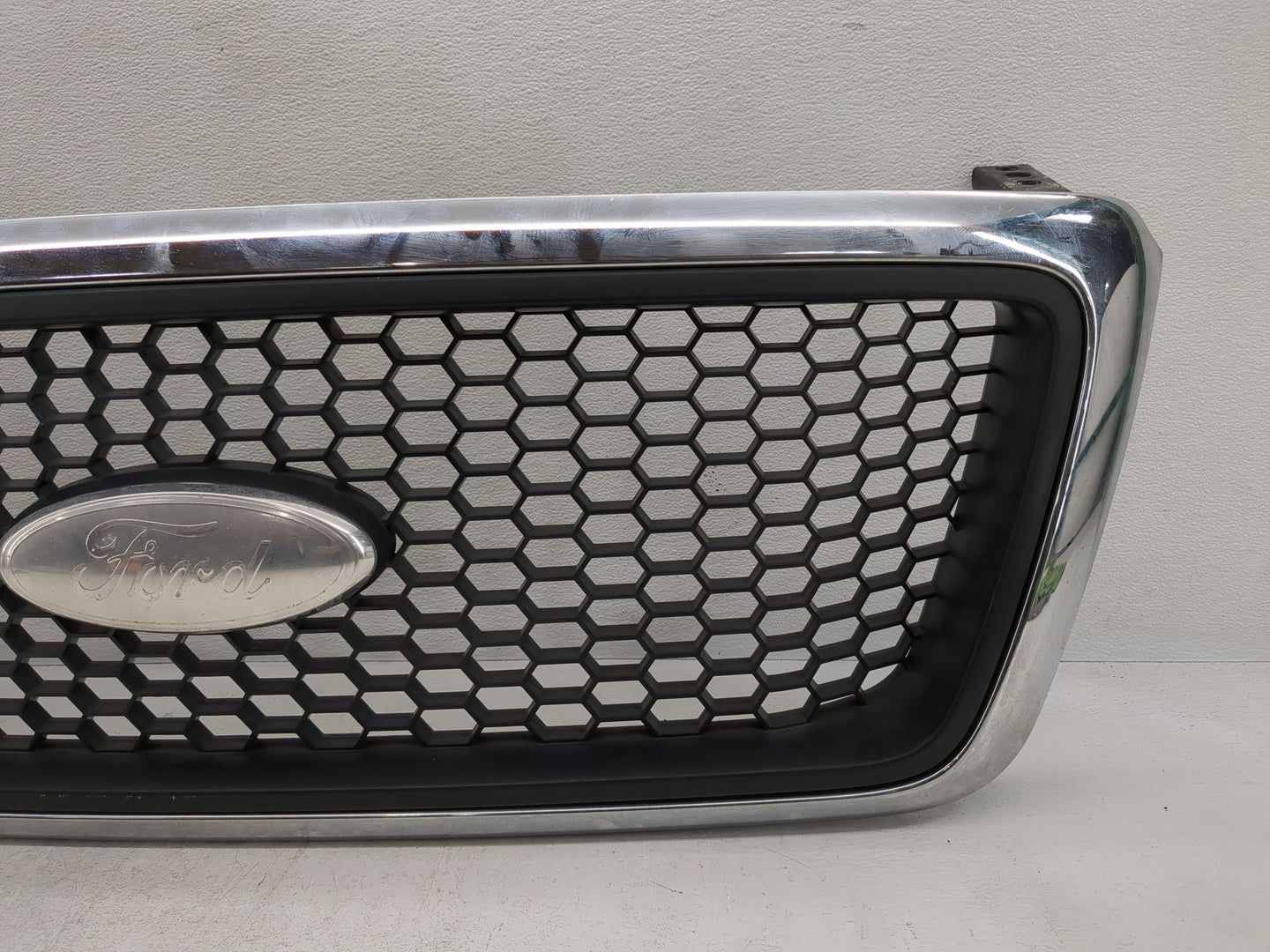 2006-2008 Ford F-150 Front Grille Bumper Not Included - Oemusedautoparts1.com