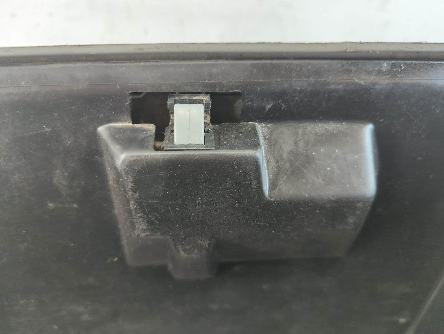 2006 Ford F-250 Super Duty Passenger Glove Box Door Storage Compartment - Oemusedautoparts1.com