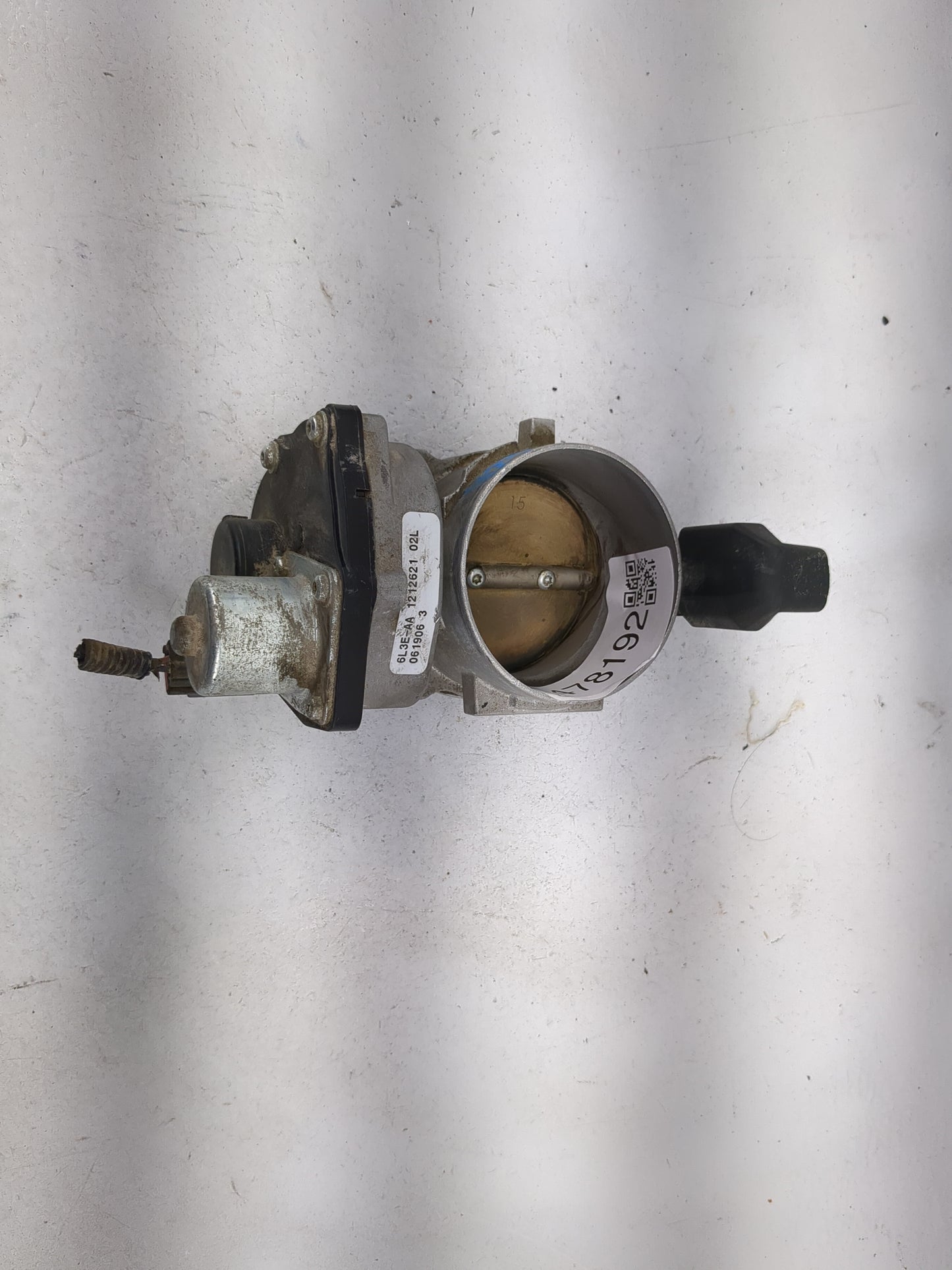 2006 Ford F150 Throttle Body P/N:6L3E-9A 1212821, 6L2E-9E928-AA Fits Fits 2004 2005 2007 2008 2009 2010 OEM Used Auto Parts 