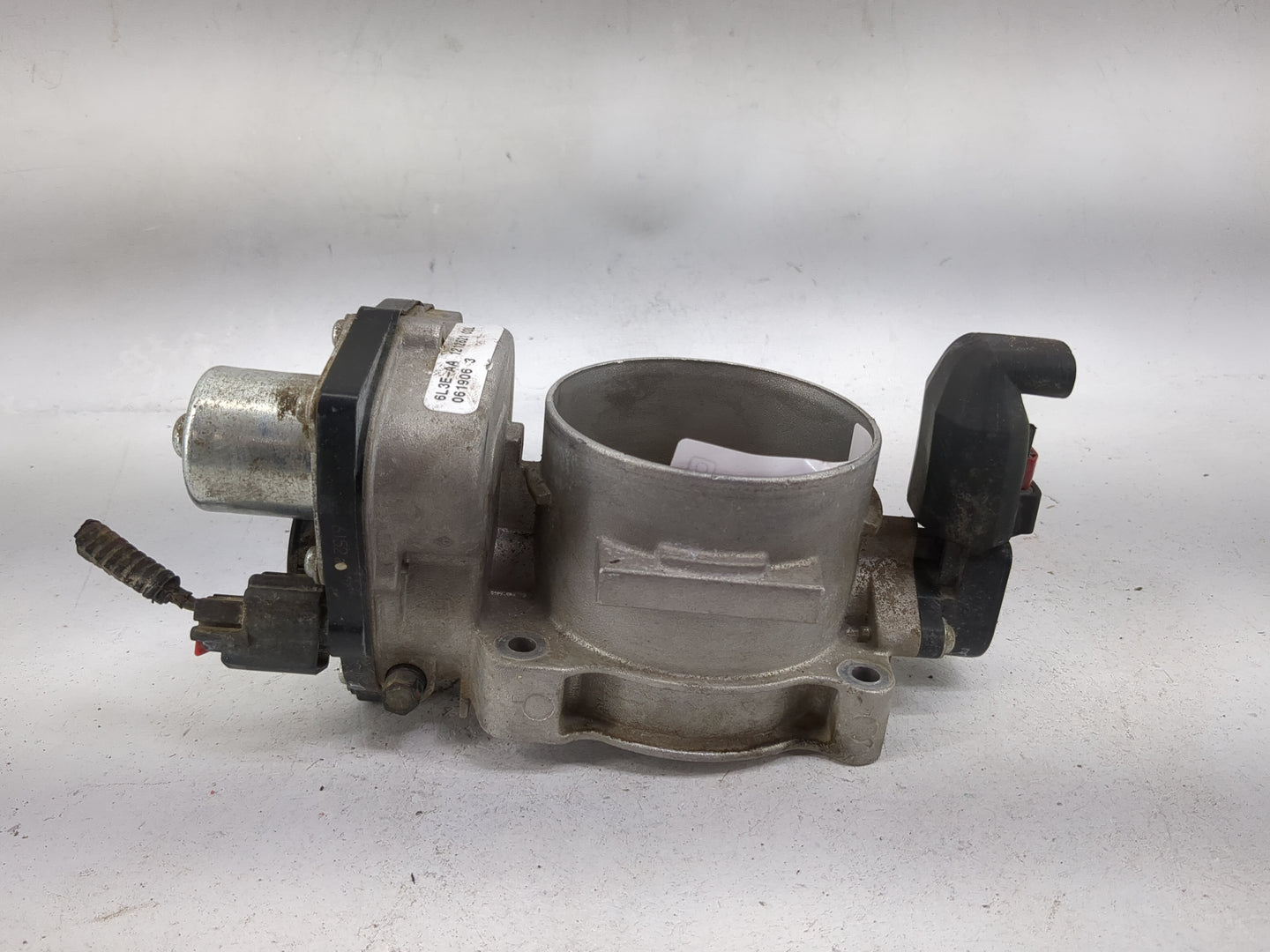 2006 Ford F150 Throttle Body P/N:6L3E-9A 1212821, 6L2E-9E928-AA Fits Fits 2004 2005 2007 2008 2009 2010 OEM Used Auto Parts 