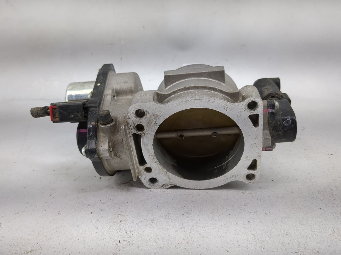 2006 Ford F150 Throttle Body P/N:6L3E-9A 1212821, 6L2E-9E928-AA Fits Fits 2004 2005 2007 2008 2009 2010 OEM Used Auto Parts 