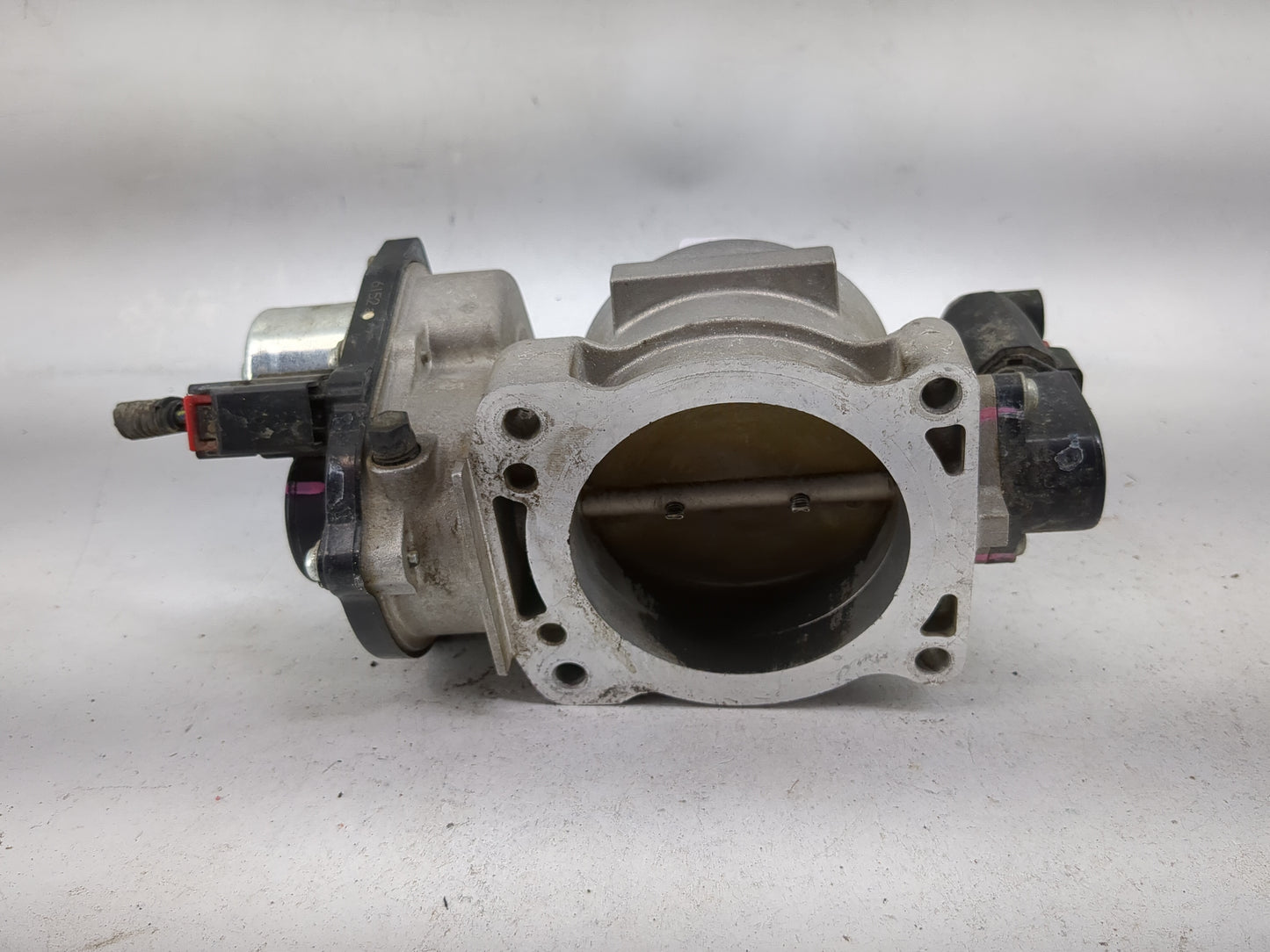 2006 Ford F150 Throttle Body P/N:6L3E-9A 1212821, 6L2E-9E928-AA Fits Fits 2004 2005 2007 2008 2009 2010 OEM Used Auto Parts 