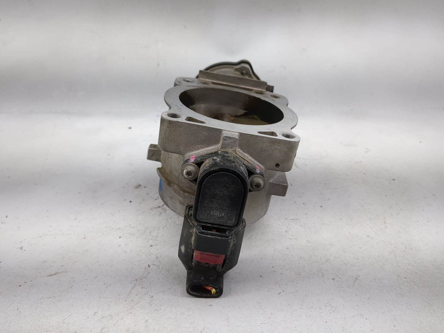 2006 Ford F150 Throttle Body P/N:6L3E-9A 1212821, 6L2E-9E928-AA Fits Fits 2004 2005 2007 2008 2009 2010 OEM Used Auto Parts 