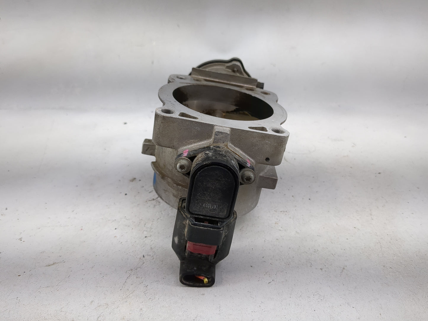 2006 Ford F150 Throttle Body P/N:6L3E-9A 1212821, 6L2E-9E928-AA Fits Fits 2004 2005 2007 2008 2009 2010 OEM Used Auto Parts 