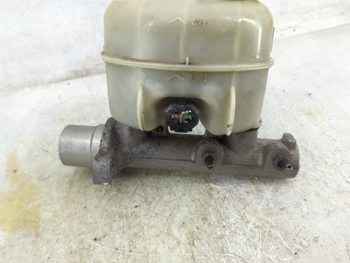 Ford F150 Brake Master Cylinder 1496682 - Oemusedautoparts1.com