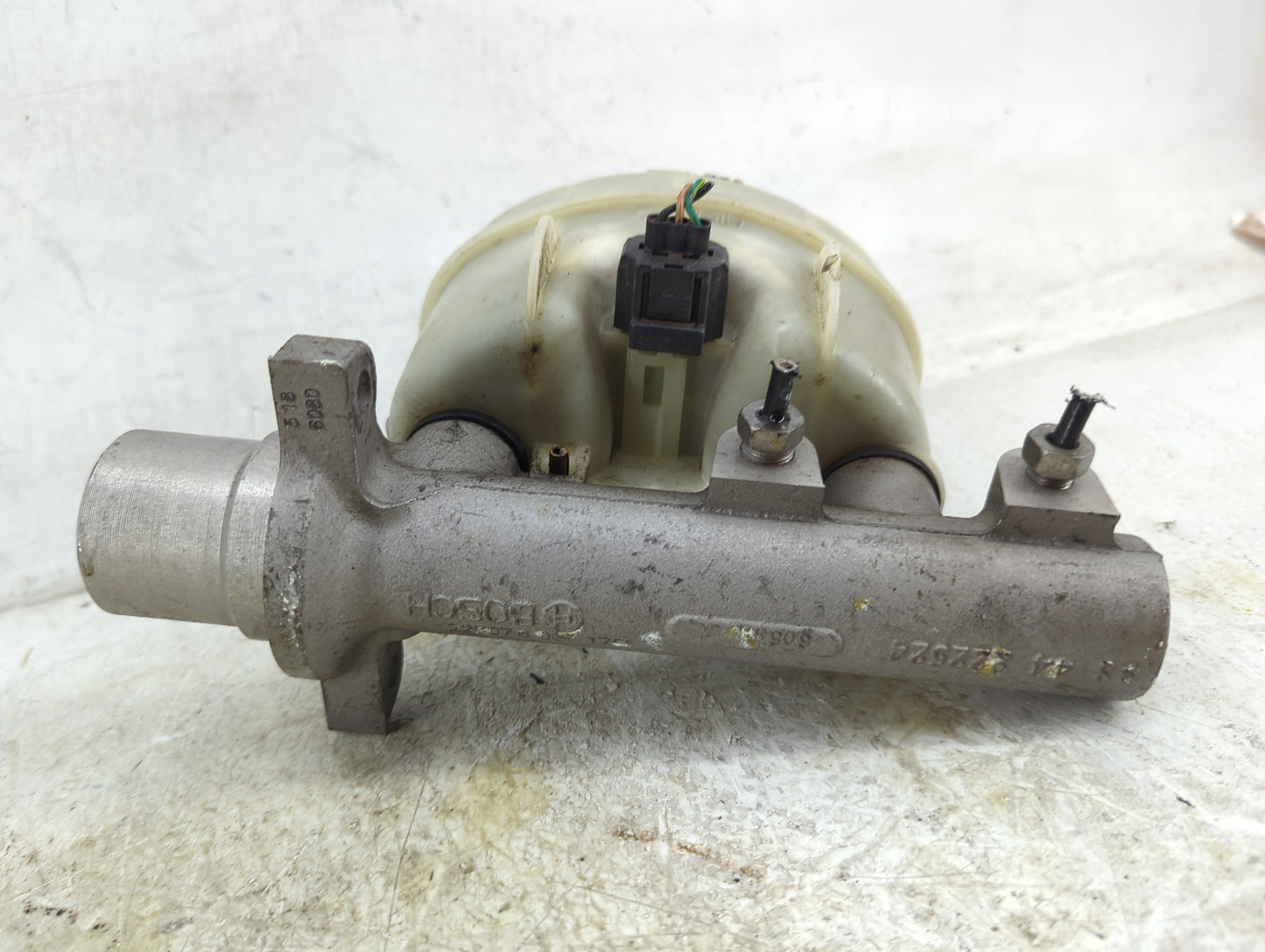 Ford F150 Brake Master Cylinder 1496682 - Oemusedautoparts1.com