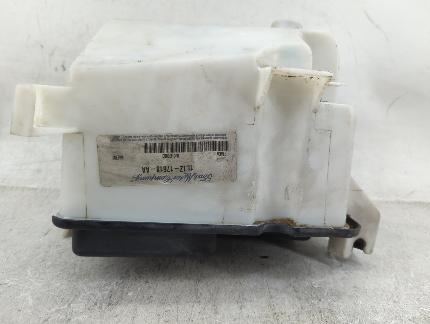Ford F150 Pickup Windshield Washer Fluid Reservoir Bottle Oem 1459907 - Oemusedautoparts1.com