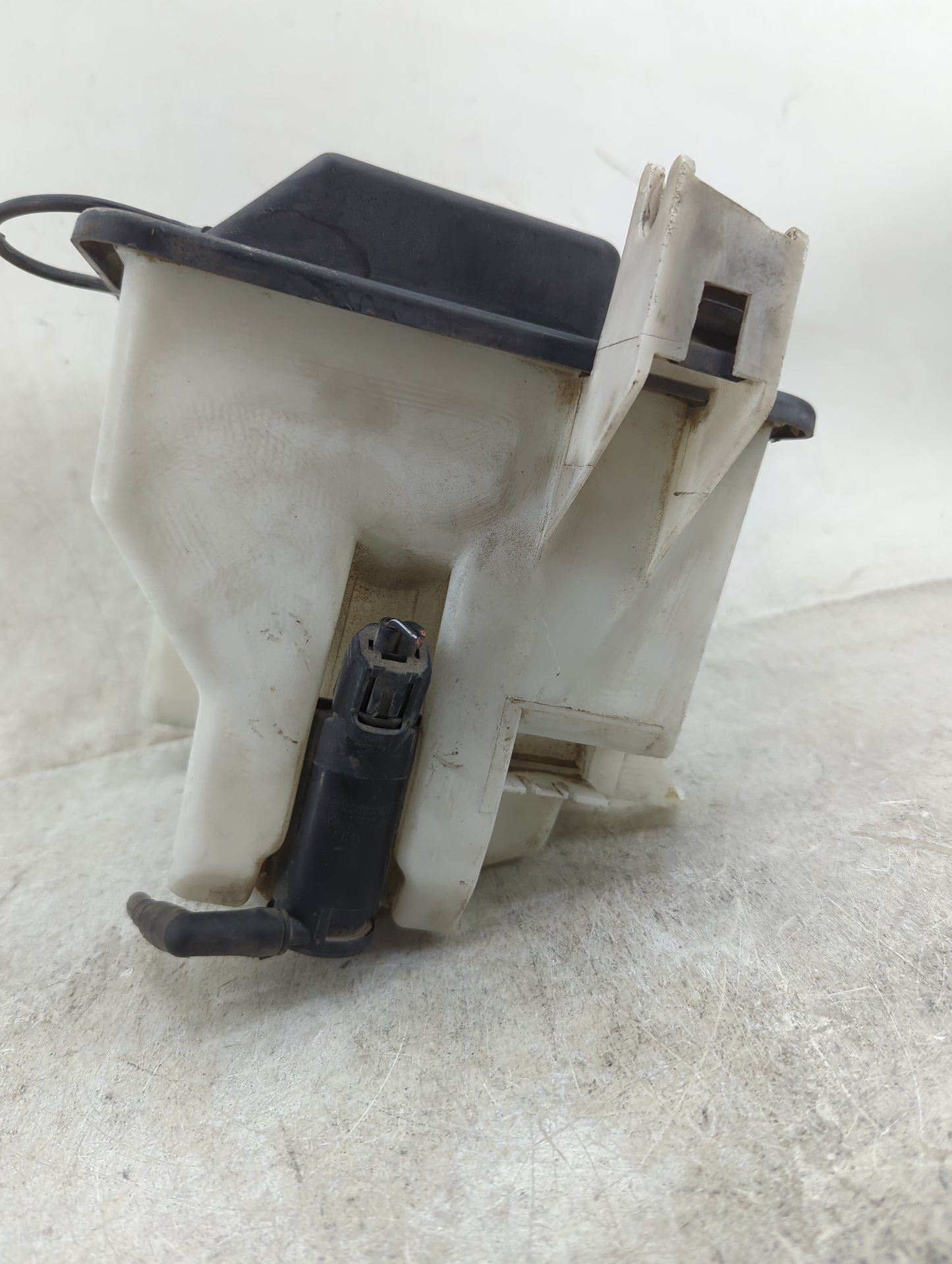 Ford F150 Pickup Windshield Washer Fluid Reservoir Bottle Oem 1459907 - Oemusedautoparts1.com