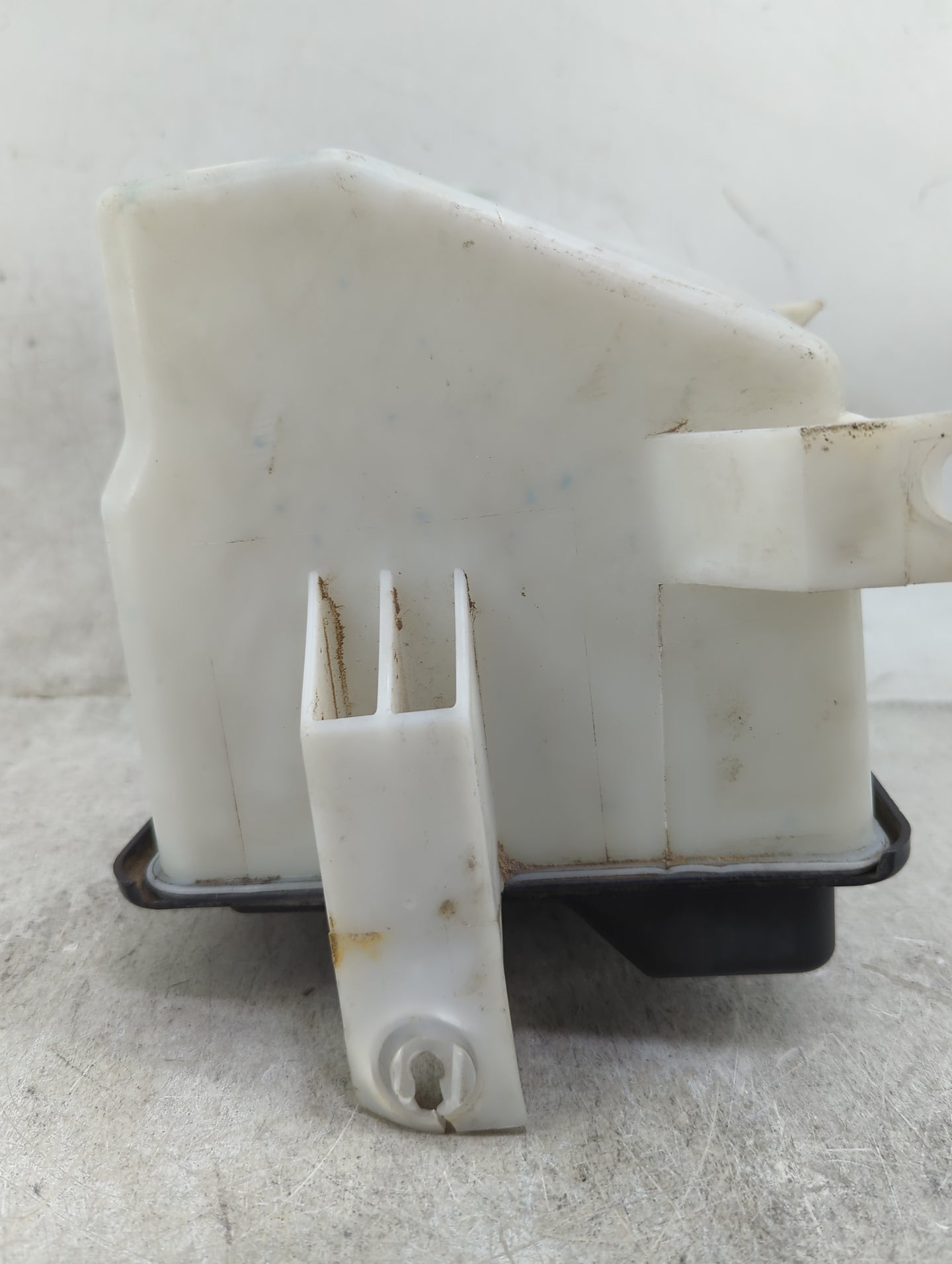 Ford F150 Pickup Windshield Washer Fluid Reservoir Bottle Oem 1459907 - Oemusedautoparts1.com