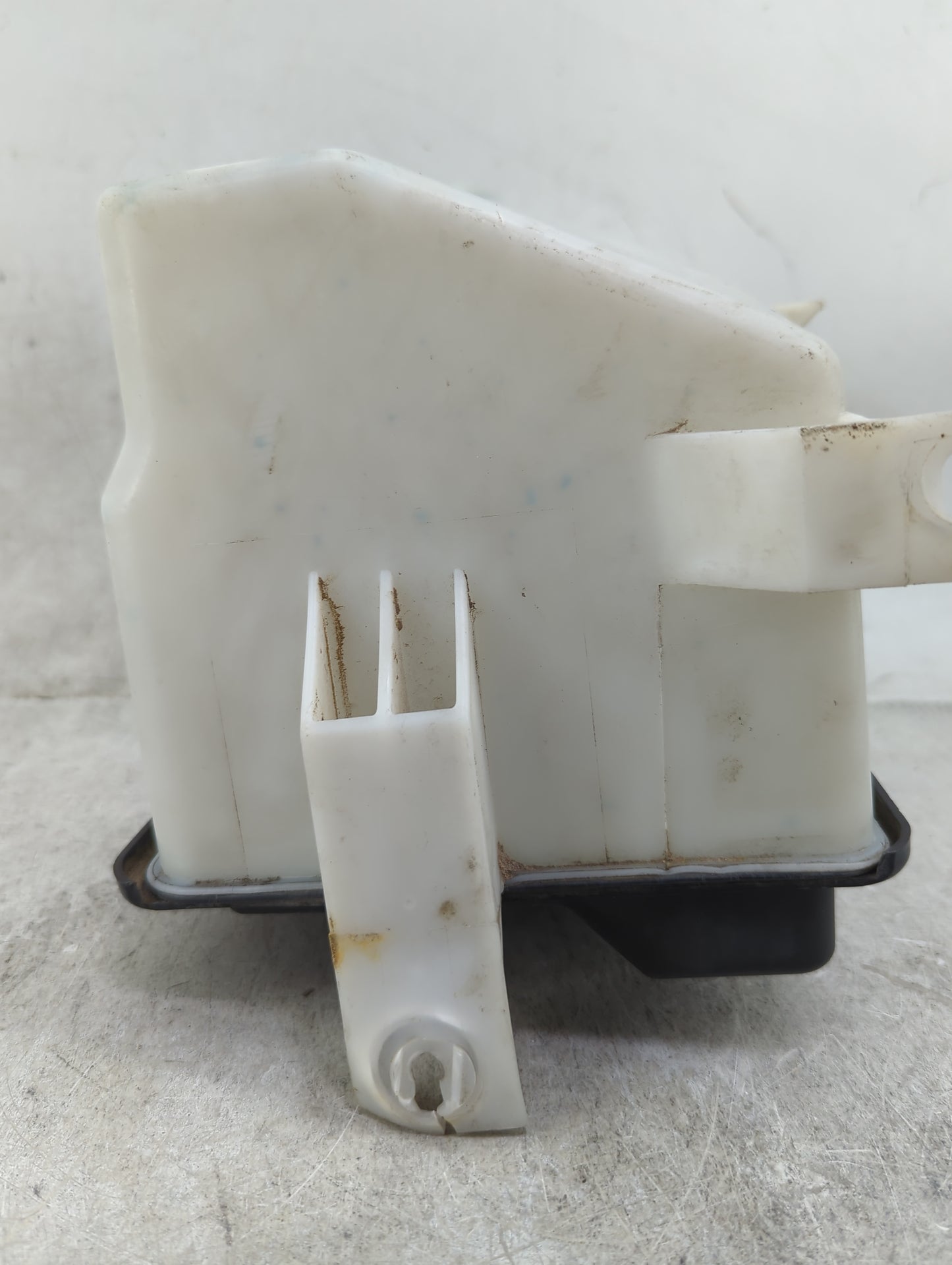 Ford F150 Pickup Windshield Washer Fluid Reservoir Bottle Oem 1459907 - Oemusedautoparts1.com