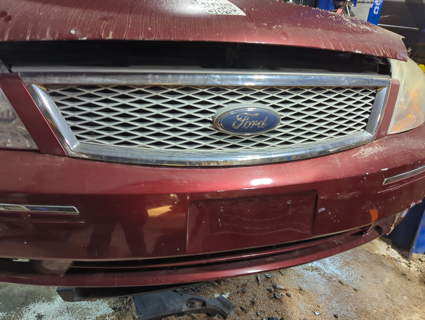 2005-2007 Ford Five Hundred Front Grille Bumper Not Included - Oemusedautoparts1.com