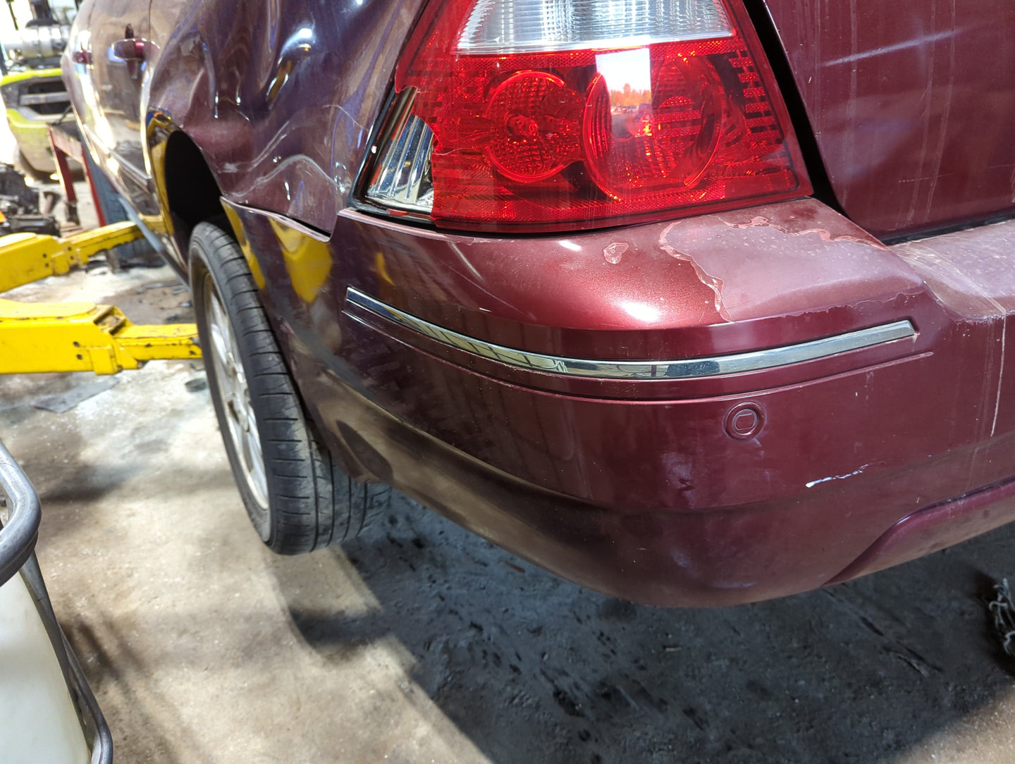 2005-2007 Ford Five Hundred Rear Bumper Assembly Oem - Oemusedautoparts1.com
