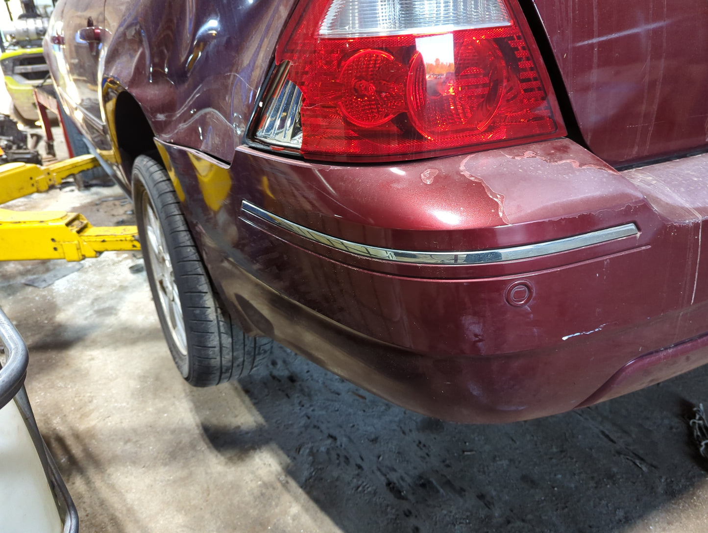 2005-2007 Ford Five Hundred Rear Bumper Assembly Oem - Oemusedautoparts1.com