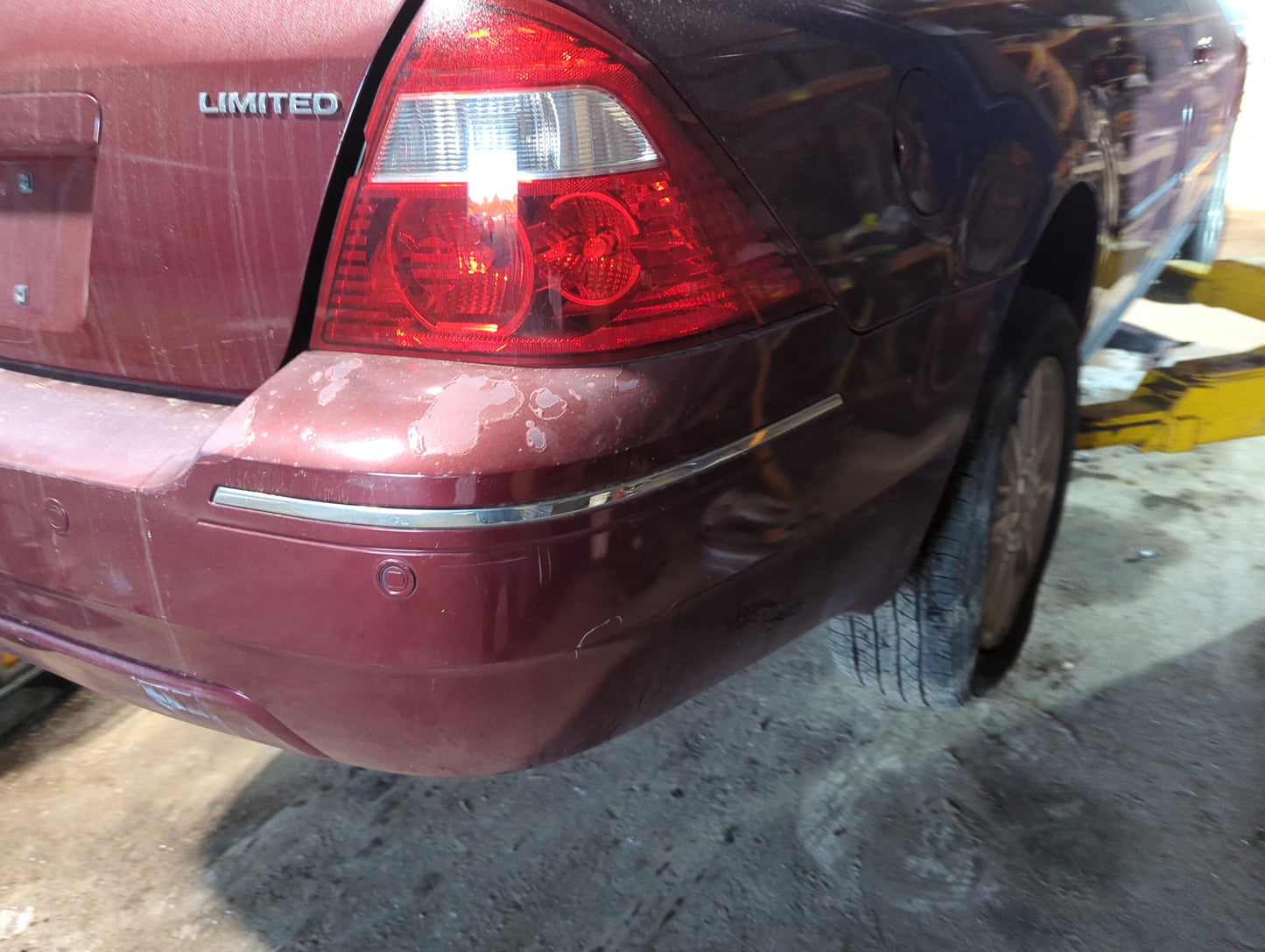 2005-2007 Ford Five Hundred Rear Bumper Assembly Oem - Oemusedautoparts1.com