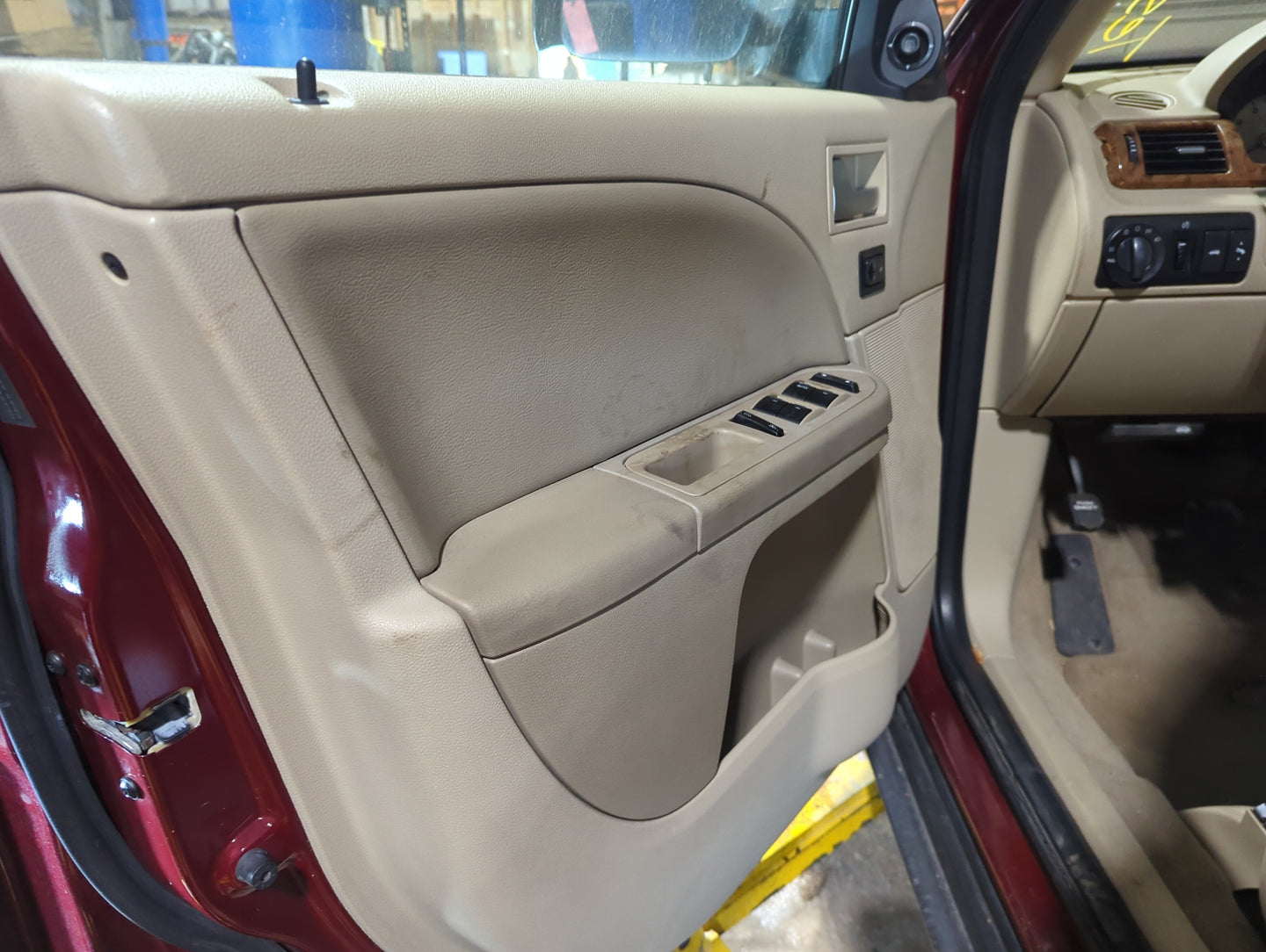 2006 Ford Five Hundred Front Right Passenger Interior Door Panel Trim - Oemusedautoparts1.com