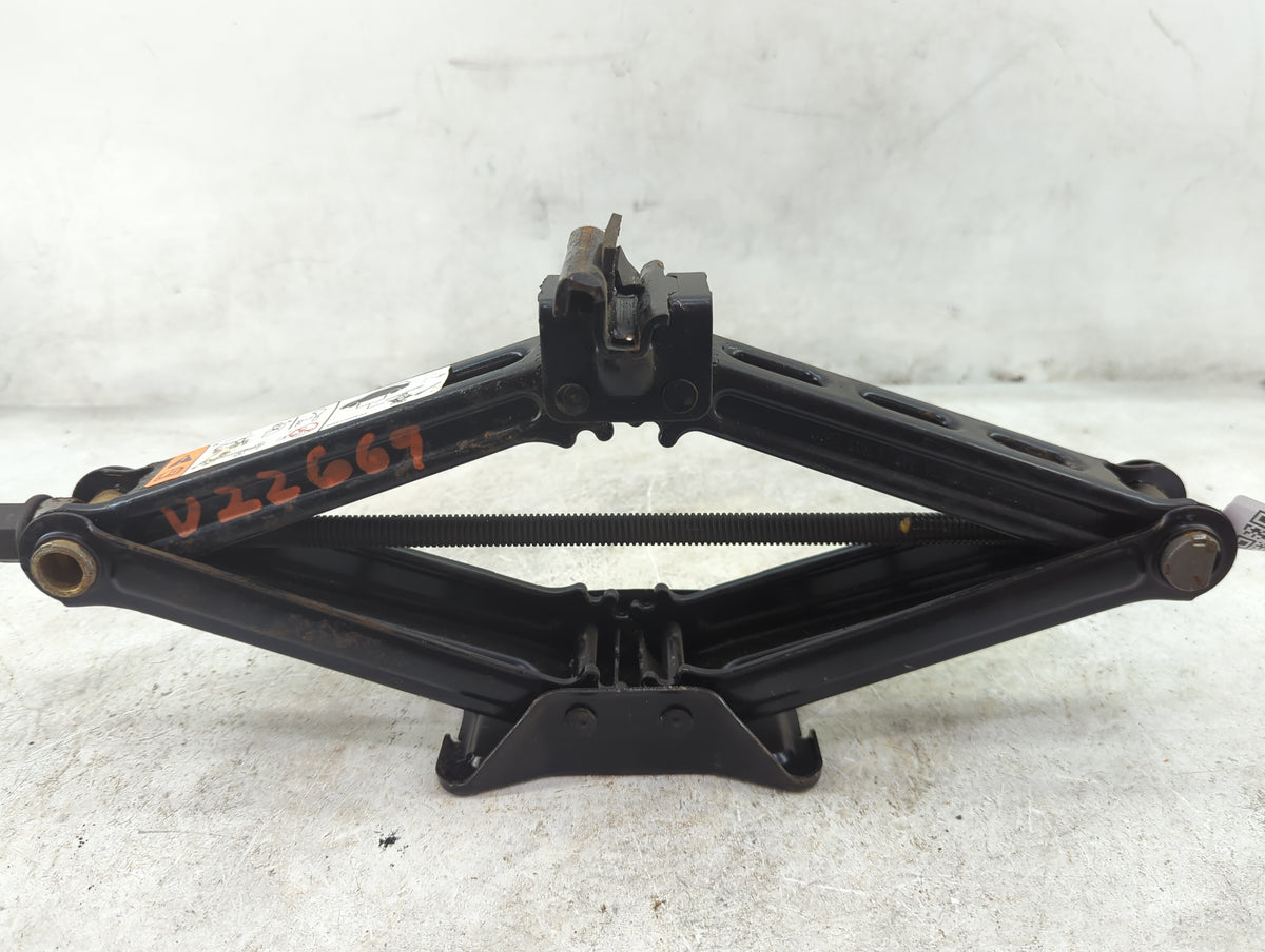 2006 Ford Five Hundred Spare Scissor Car Jack - Oemusedautoparts1.com