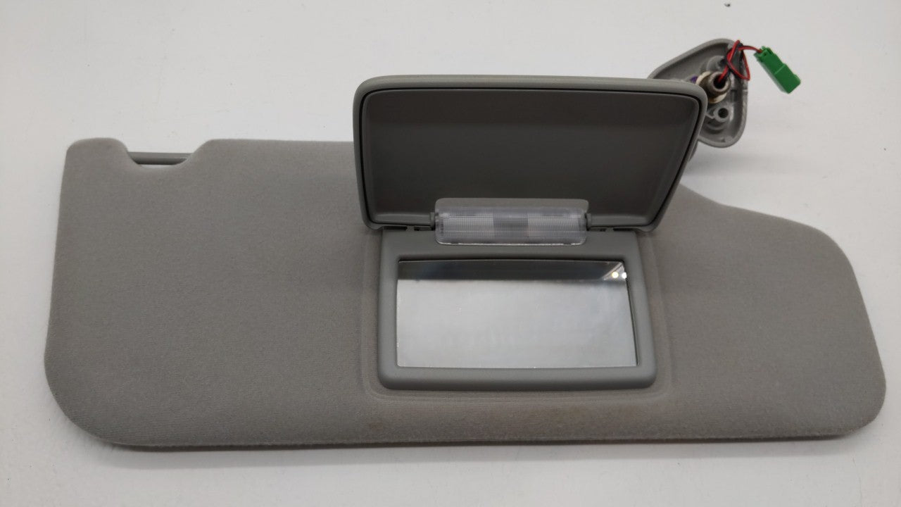 2005-2007 Ford Five Hundred Sun Visor Shade Replacement Passenger Right Mirror Fits Fits 2005 2006 2007 OEM Used Auto Parts 