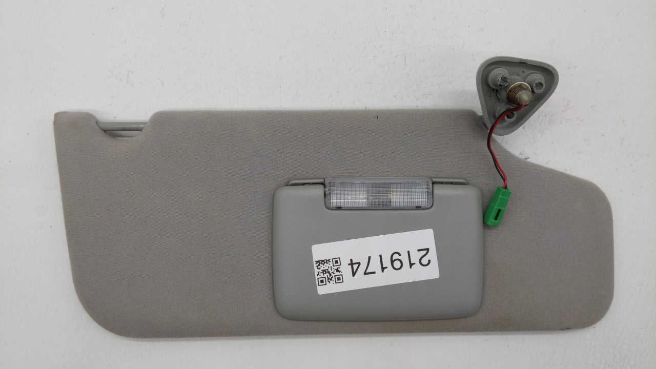 2005-2007 Ford Five Hundred Sun Visor Shade Replacement Passenger Right Mirror Fits Fits 2005 2006 2007 OEM Used Auto Parts 