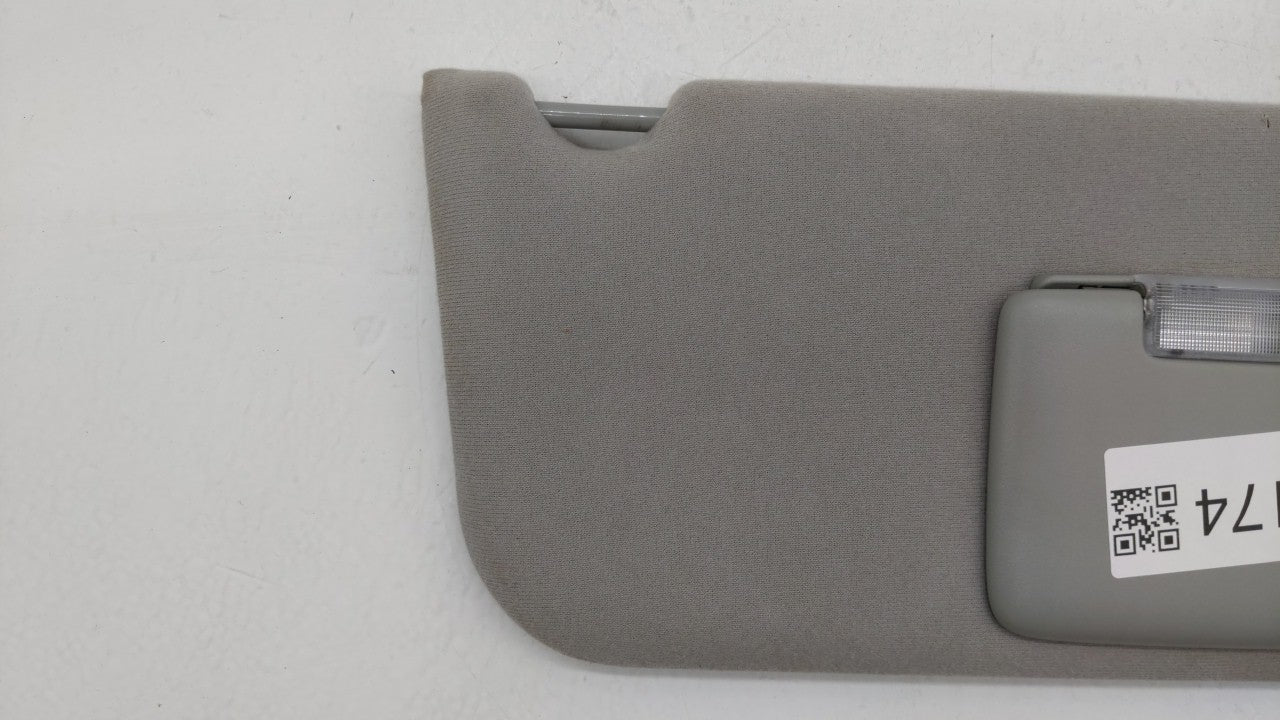 2005-2007 Ford Five Hundred Sun Visor Shade Replacement Passenger Right Mirror Fits Fits 2005 2006 2007 OEM Used Auto Parts 