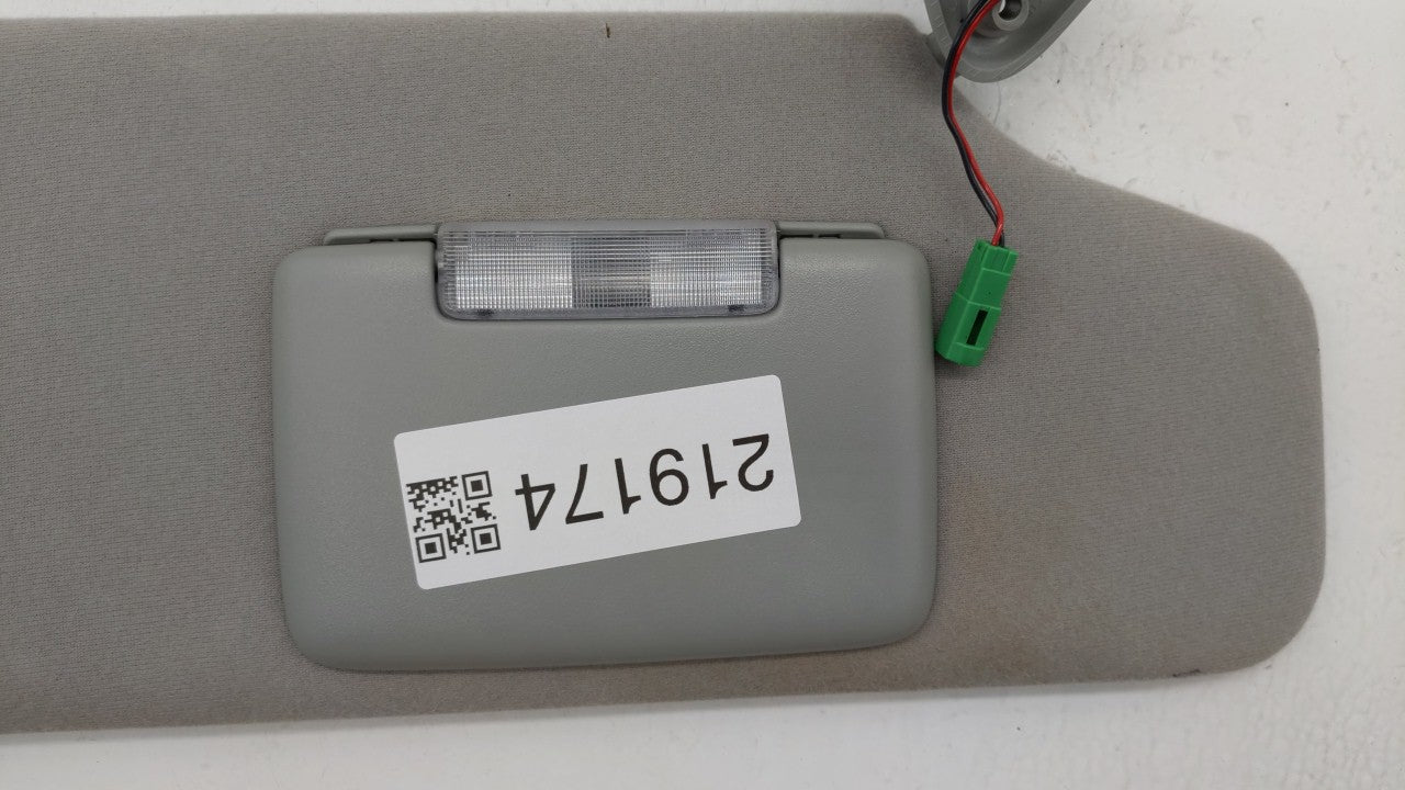 2005-2007 Ford Five Hundred Sun Visor Shade Replacement Passenger Right Mirror Fits Fits 2005 2006 2007 OEM Used Auto Parts 