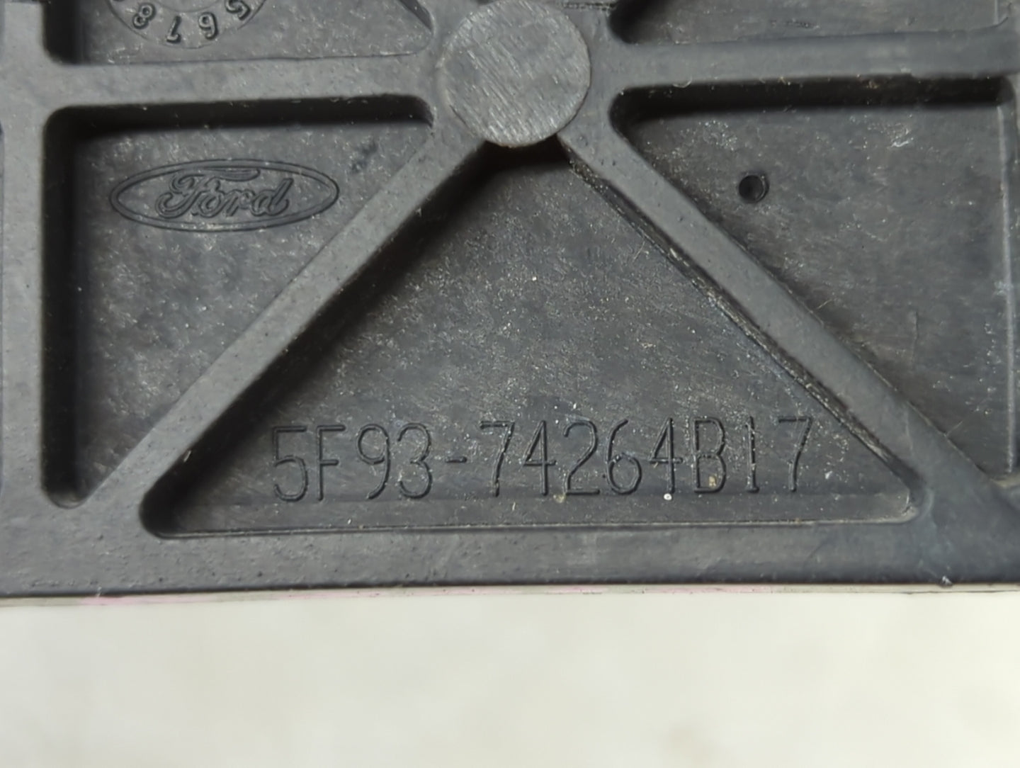 2005 Ford Five Hundred Driver Front Left Door Handle Exterior Assembly - Oemusedautoparts1.com