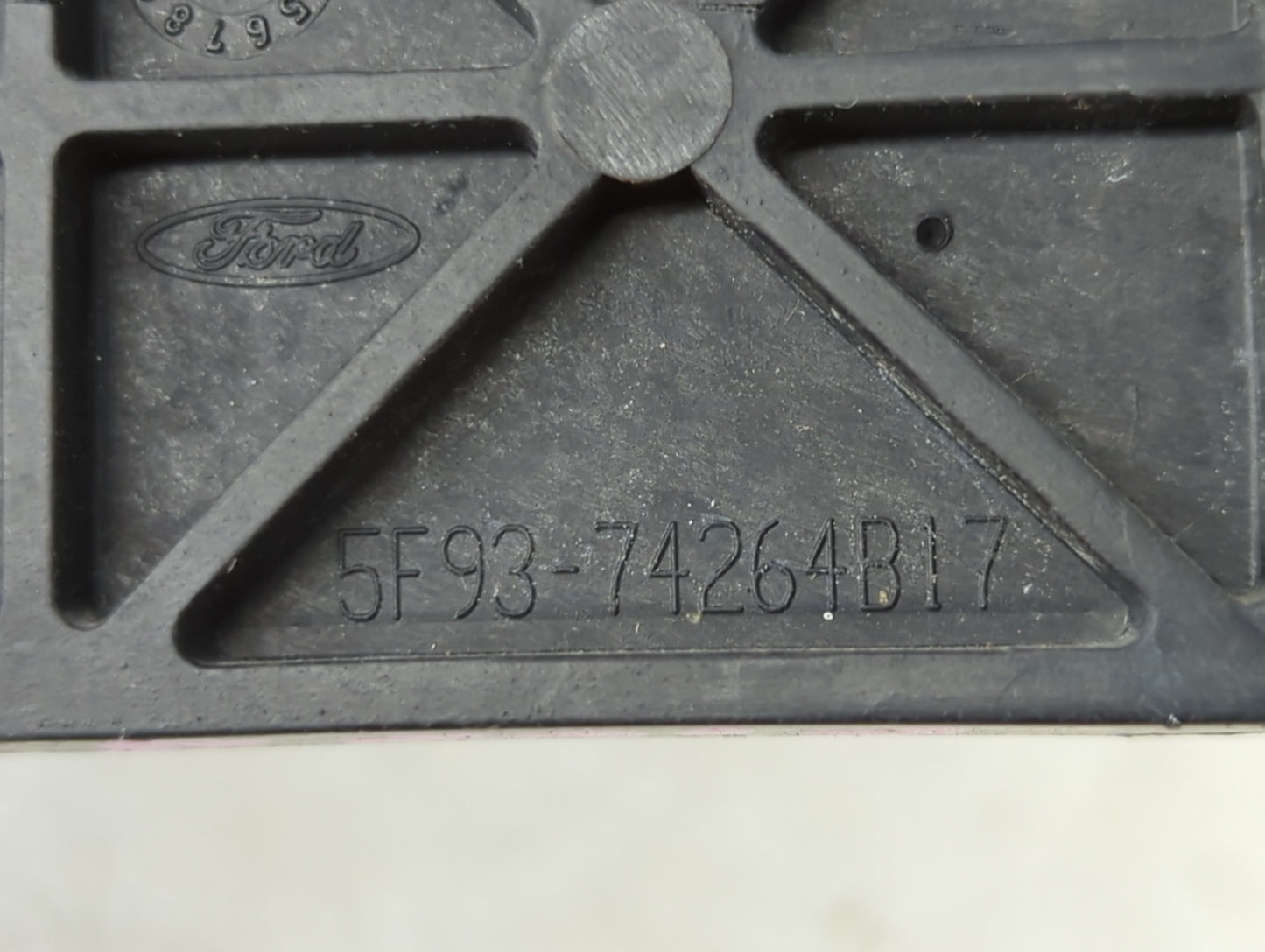 2005 Ford Five Hundred Driver Front Left Door Handle Exterior Assembly - Oemusedautoparts1.com