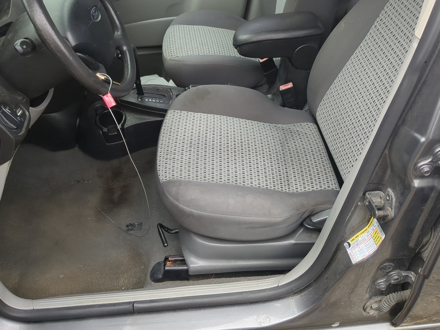 2006-2007 Ford Focus Driver Front Seat Oem - Oemusedautoparts1.com