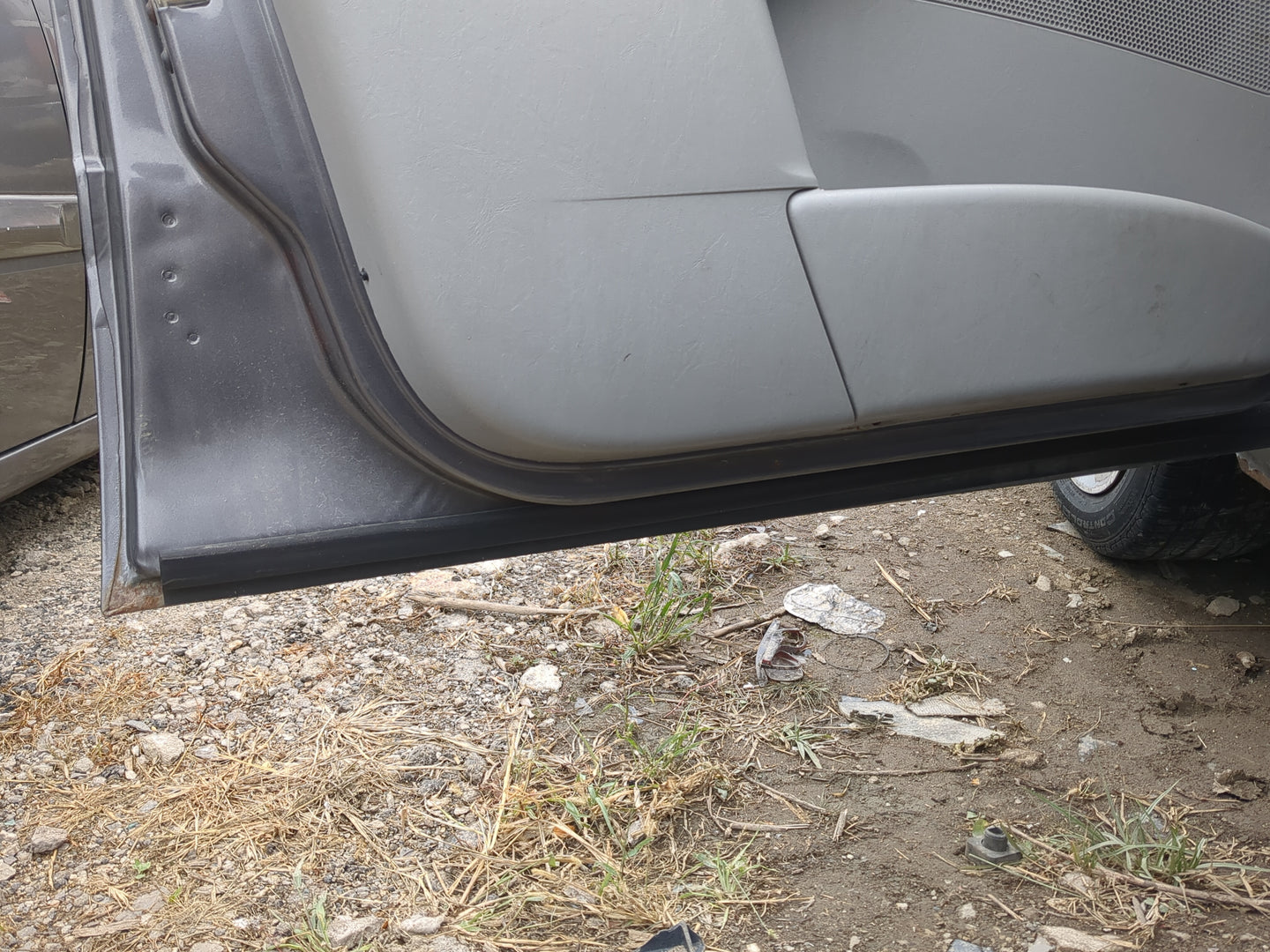 2000-2007 Ford Focus Driver Front Door Oem 1212274 - Oemusedautoparts1.com
