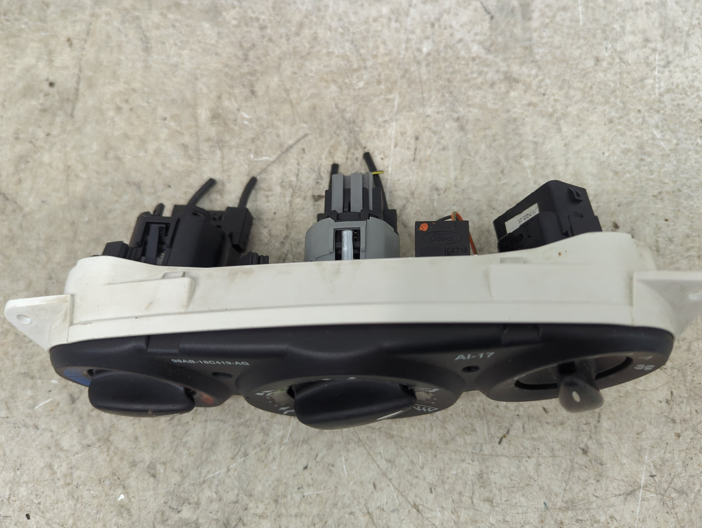 2000-2007 Ford Focus Climate Control Module Temperature AC/Heater Replacement P/N:98AB-18C419-AG 98AB 18C419 AE Fits OEM Use