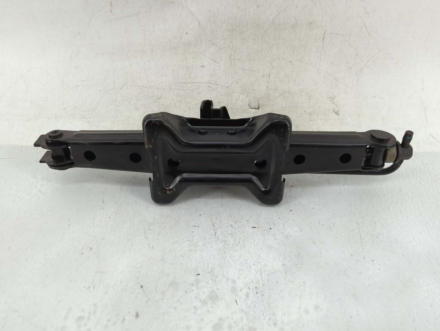 2006 Ford Focus Spare Scissor Car Jack - Oemusedautoparts1.com
