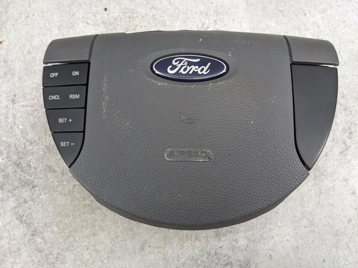 2005-2007 Ford Freestyle Air Bag Driver Left Steering Wheel Mounted 1477482 - Oemusedautoparts1.com