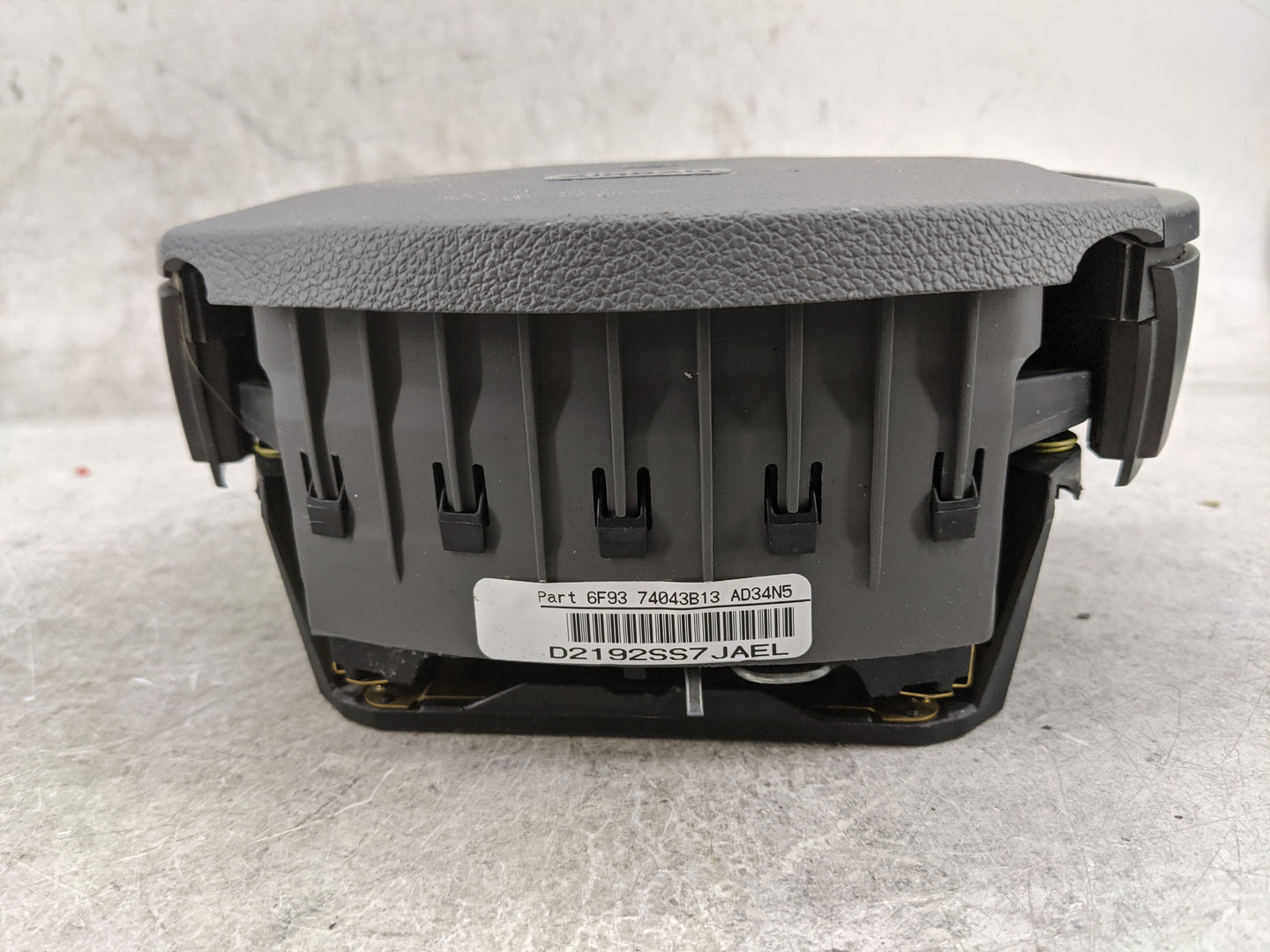 2005-2007 Ford Freestyle Air Bag Driver Left Steering Wheel Mounted 1477482 - Oemusedautoparts1.com