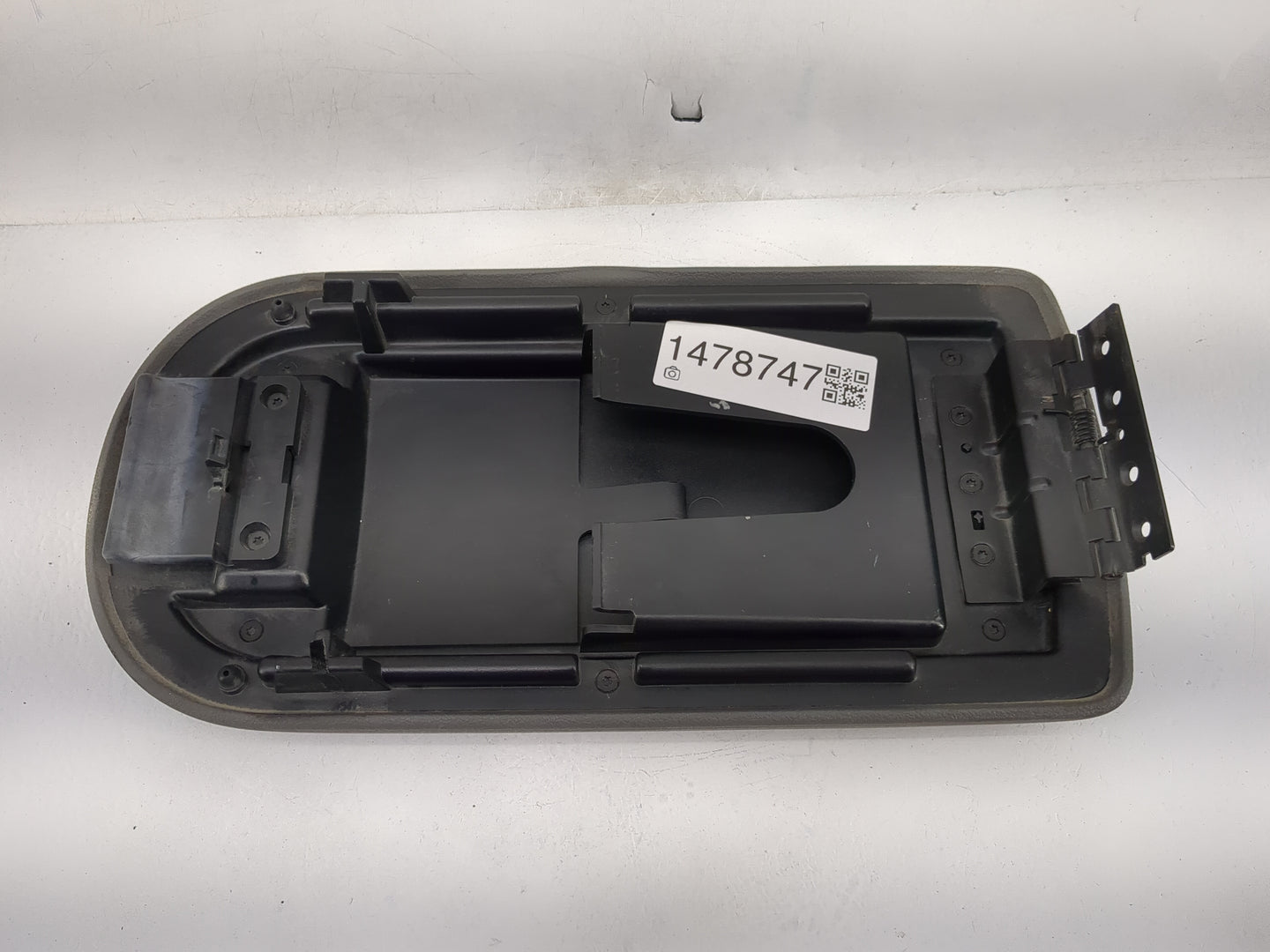 2006 Ford Freestyle Center Console Armrest Cover Lid Fits OEM Used Auto Parts - Oemusedautoparts1.com