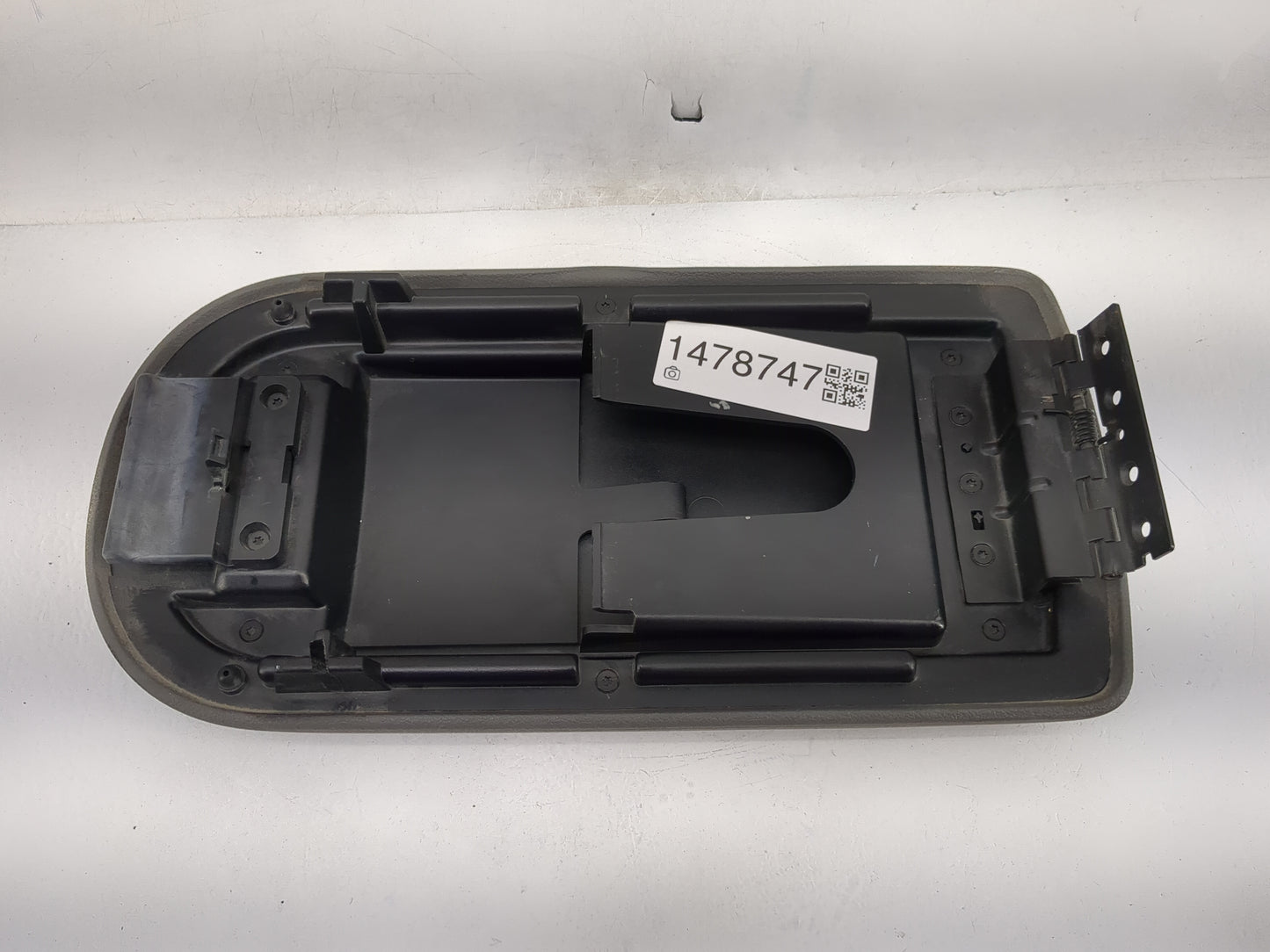 2006 Ford Freestyle Center Console Armrest Cover Lid Fits OEM Used Auto Parts - Oemusedautoparts1.com