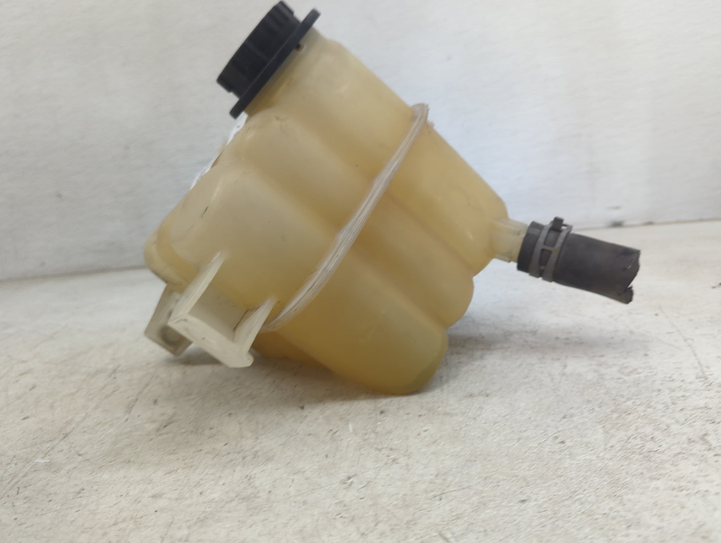 2005-2007 Ford Freestyle Windshield Washer Fluid Reservoir Bottle Oem 1478908 - Oemusedautoparts1.com