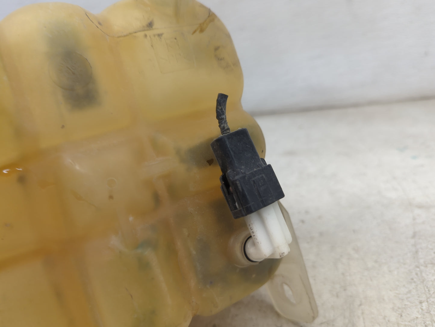 2005-2007 Ford Freestyle Windshield Washer Fluid Reservoir Bottle Oem 1478908 - Oemusedautoparts1.com