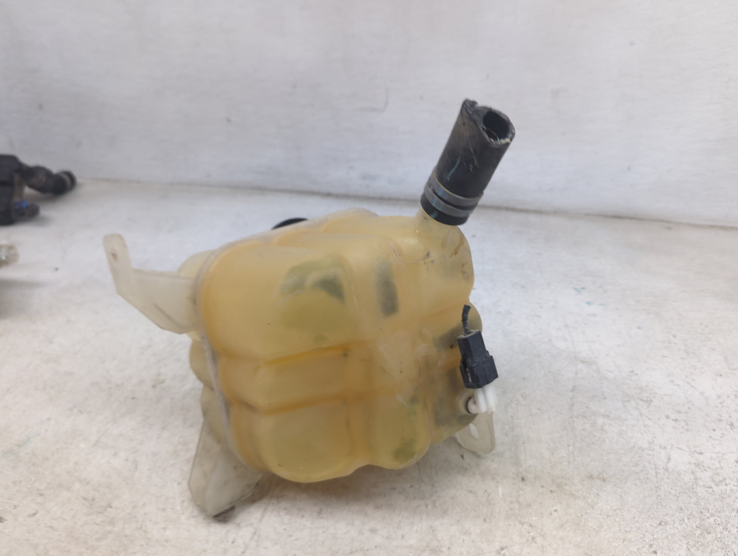 2005-2007 Ford Freestyle Windshield Washer Fluid Reservoir Bottle Oem 1478908 - Oemusedautoparts1.com