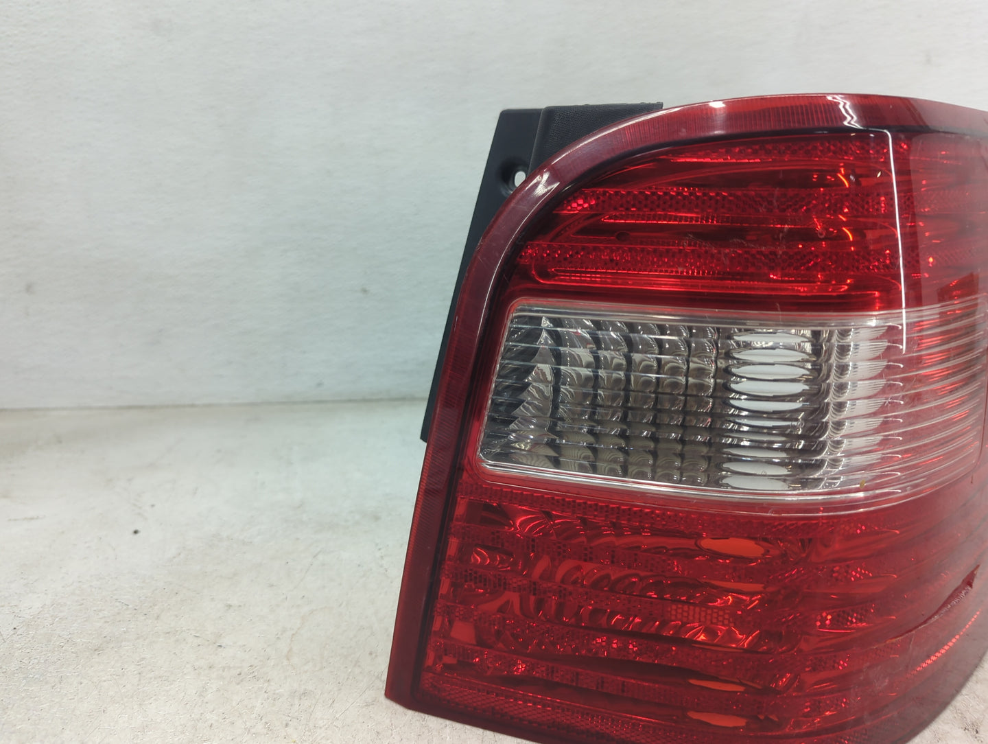 2005-2007 Ford Freestyle Tail Light Assembly Driver Left OEM P/N:5F9313B504JA ASY 5F93-13B504-JA Fits Fits 2005 2006 2007 OE