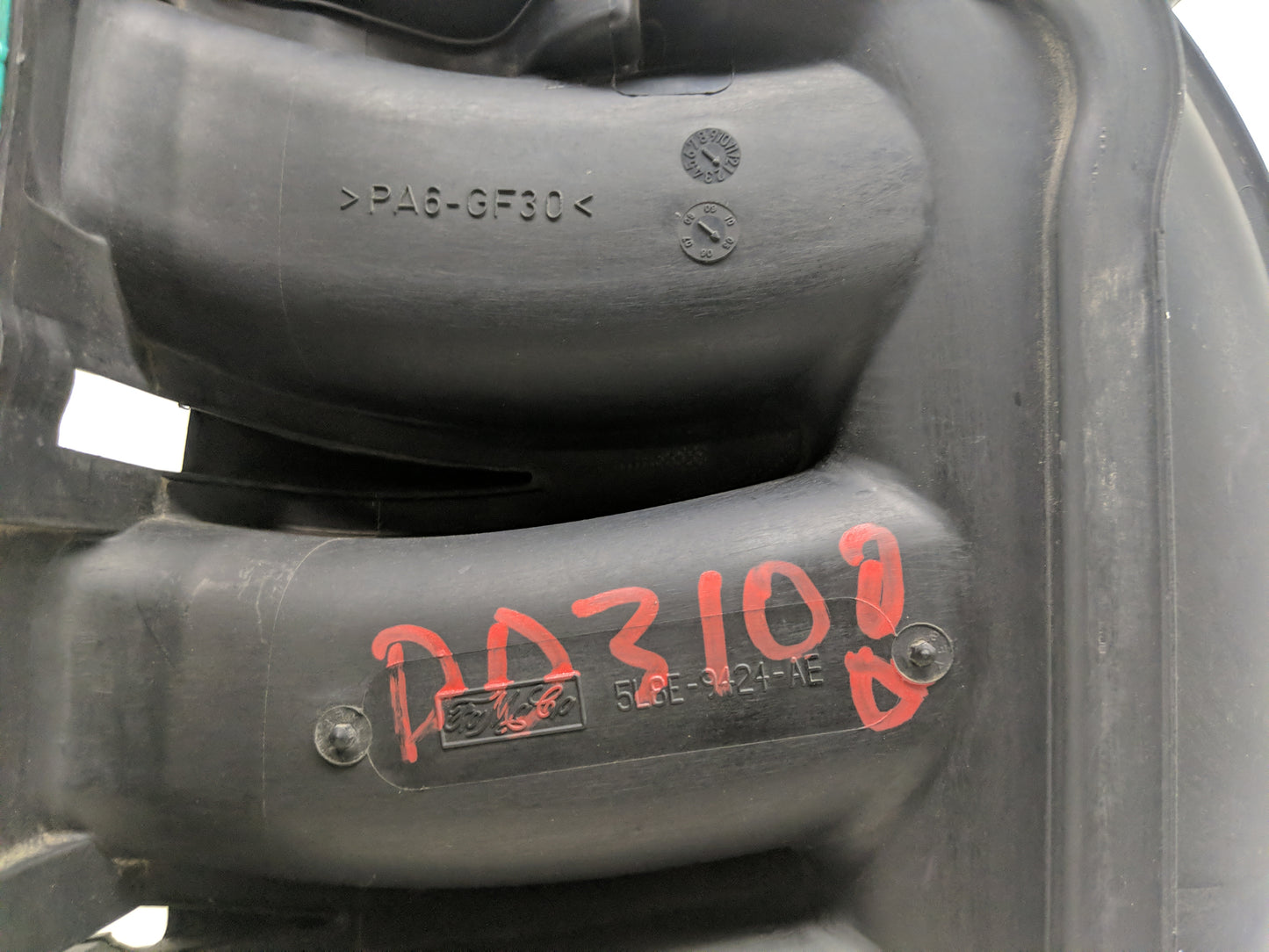 2006 Ford Maverick Air Intake Manifold P/N:5L8E-9424-AE Fits OEM Used Auto Parts - Oemusedautoparts1.com