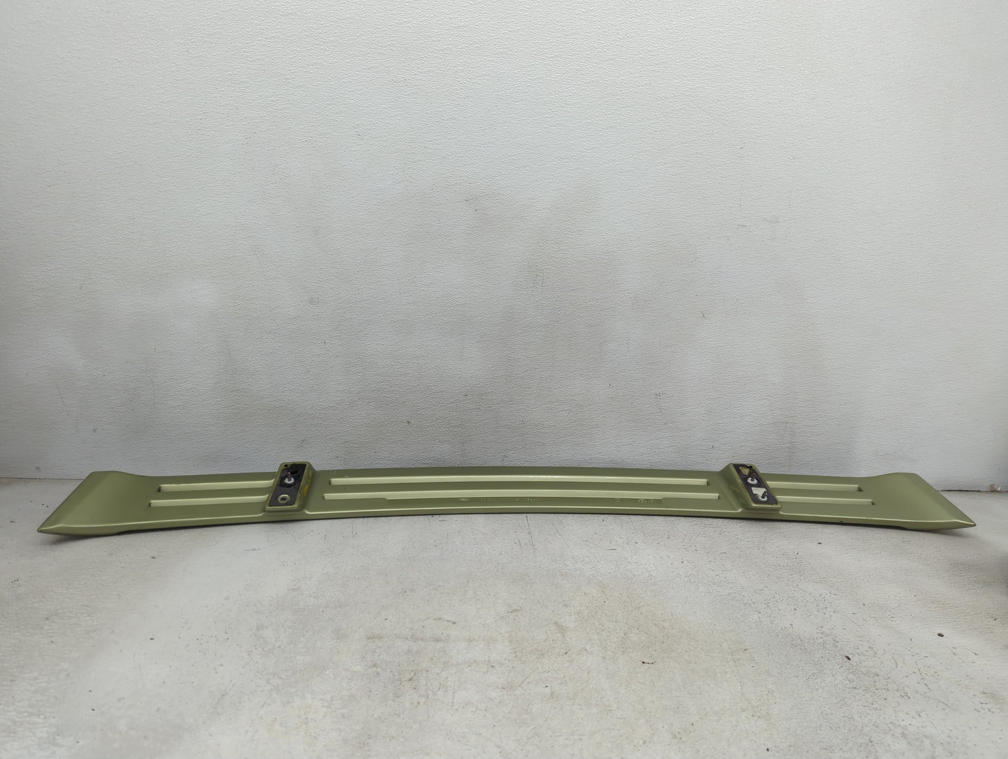 2005-2009 Ford Mustang Rear Spoiler Oem - Oemusedautoparts1.com