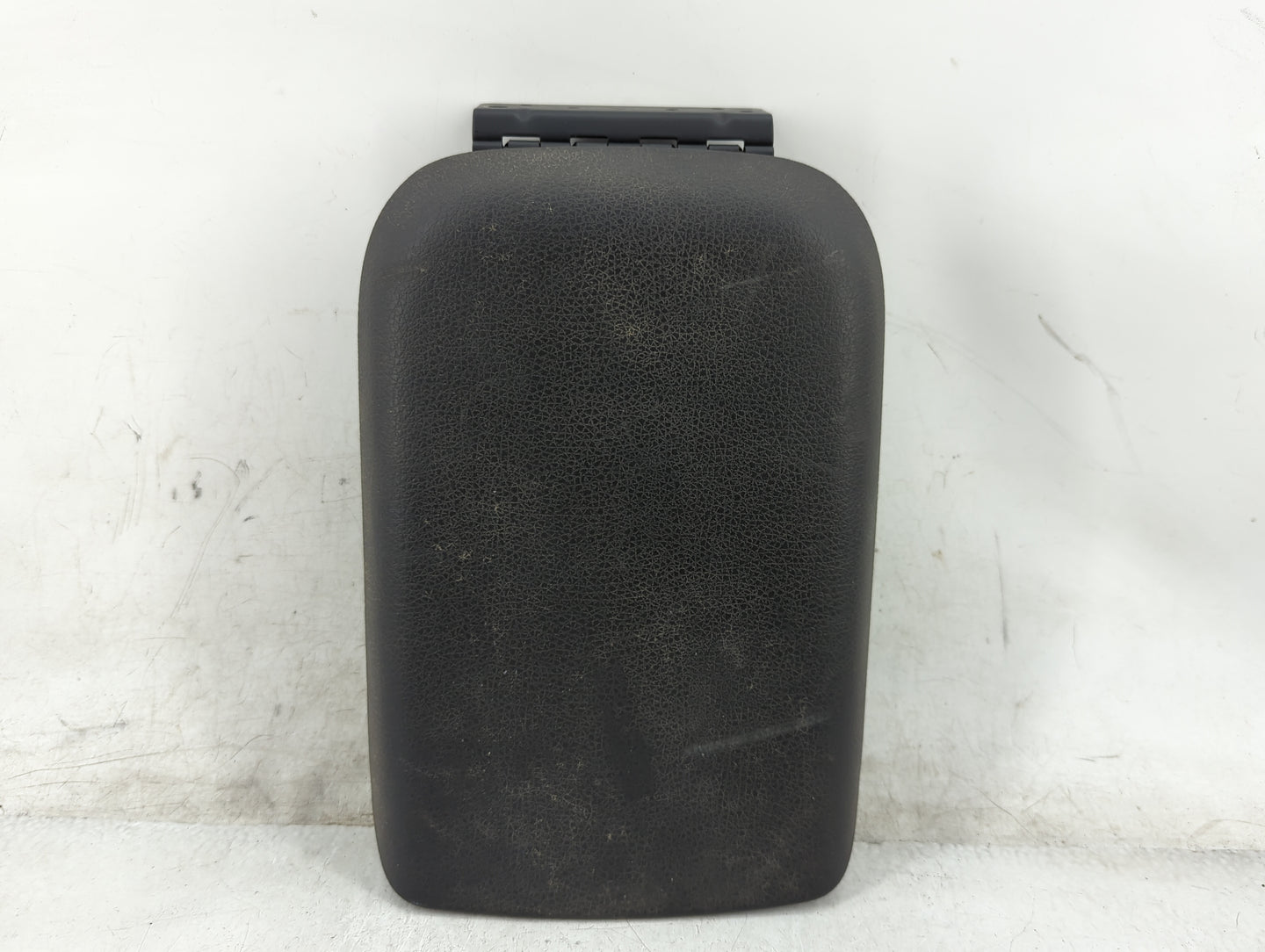 2005-2006 Ford Mustang Center Console Armrest Cover Lid P/N:4R3X-63060A76 Fits Fits 2005 2006 OEM Used Auto Parts - Oemuseda