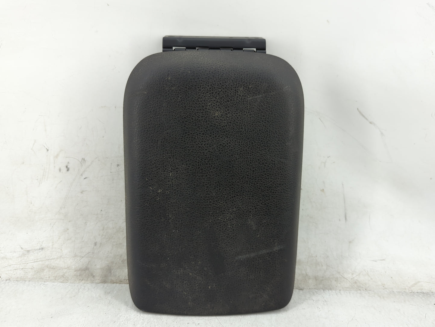 2005-2006 Ford Mustang Center Console Armrest Cover Lid P/N:4R3X-63060A76 Fits Fits 2005 2006 OEM Used Auto Parts - Oemuseda