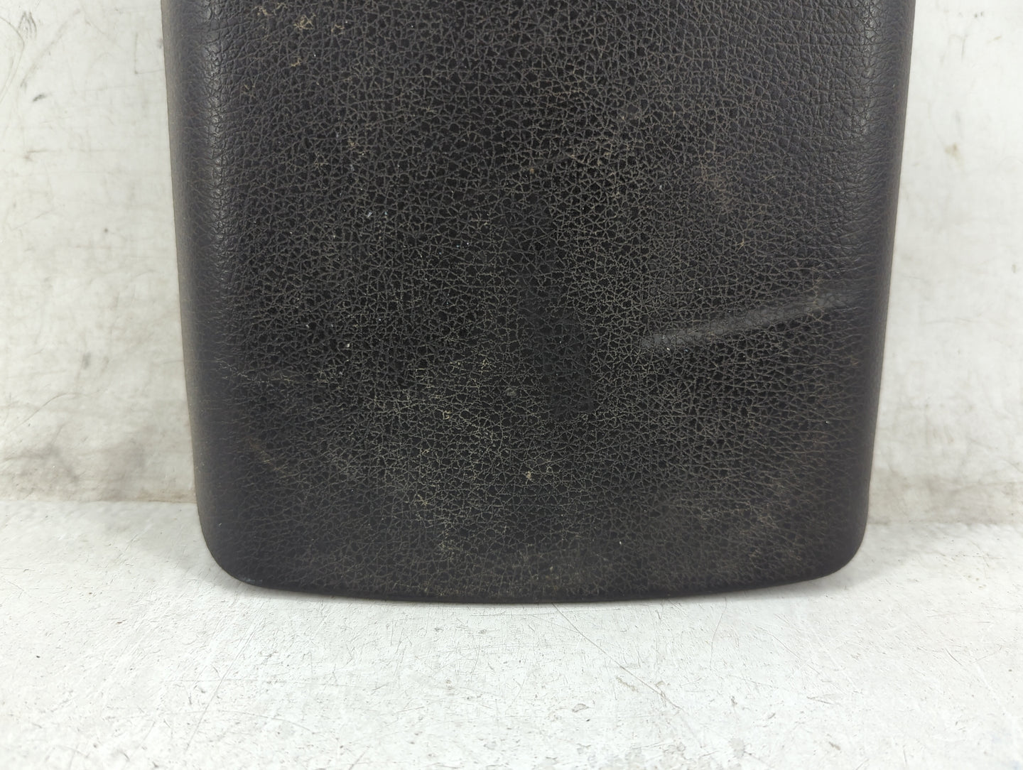 2005-2006 Ford Mustang Center Console Armrest Cover Lid P/N:4R3X-63060A76 Fits Fits 2005 2006 OEM Used Auto Parts - Oemuseda