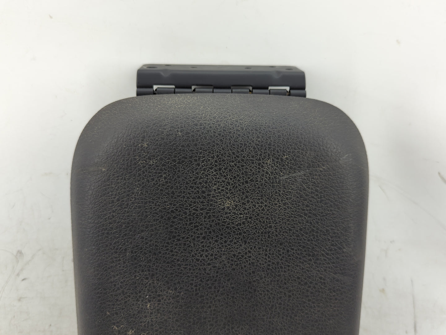 2005-2006 Ford Mustang Center Console Armrest Cover Lid P/N:4R3X-63060A76 Fits Fits 2005 2006 OEM Used Auto Parts - Oemuseda