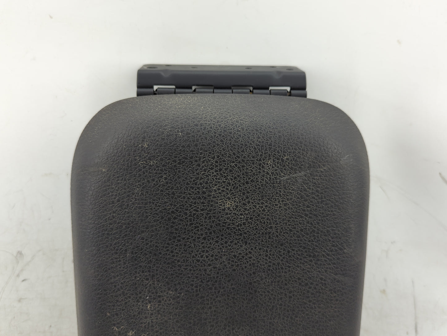 2005-2006 Ford Mustang Center Console Armrest Cover Lid P/N:4R3X-63060A76 Fits Fits 2005 2006 OEM Used Auto Parts - Oemuseda