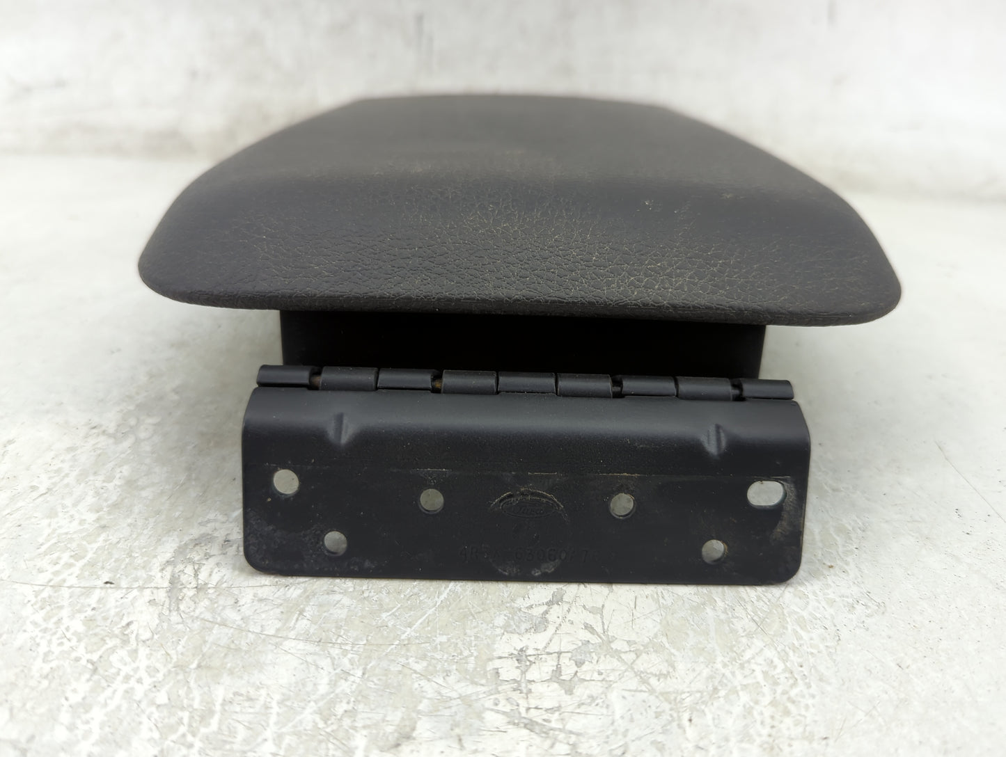2005-2006 Ford Mustang Center Console Armrest Cover Lid P/N:4R3X-63060A76 Fits Fits 2005 2006 OEM Used Auto Parts - Oemuseda