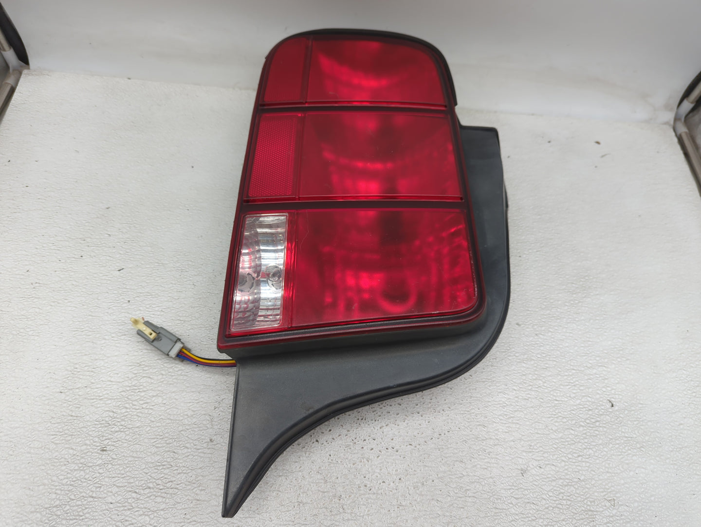 2005-2009 Ford Mustang Tail Light Assembly Passenger Right OEM Fits Fits 2005 2006 2007 2008 2009 OEM Used Auto Parts - Oemu