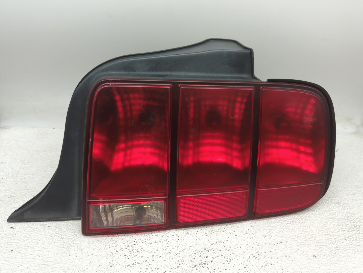2005-2009 Ford Mustang Tail Light Assembly Driver Left OEM Fits Fits 2005 2006 2007 2008 2009 OEM Used Auto Parts - Oemuseda